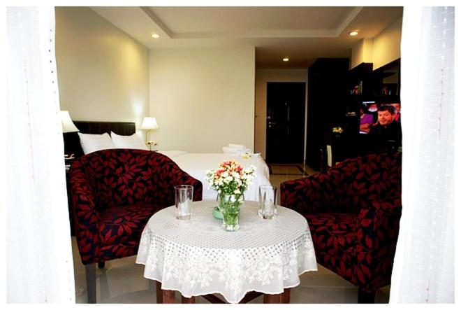 Double Room with Balcony - Photo 4
