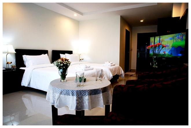 Double Room with Balcony - Photo 3