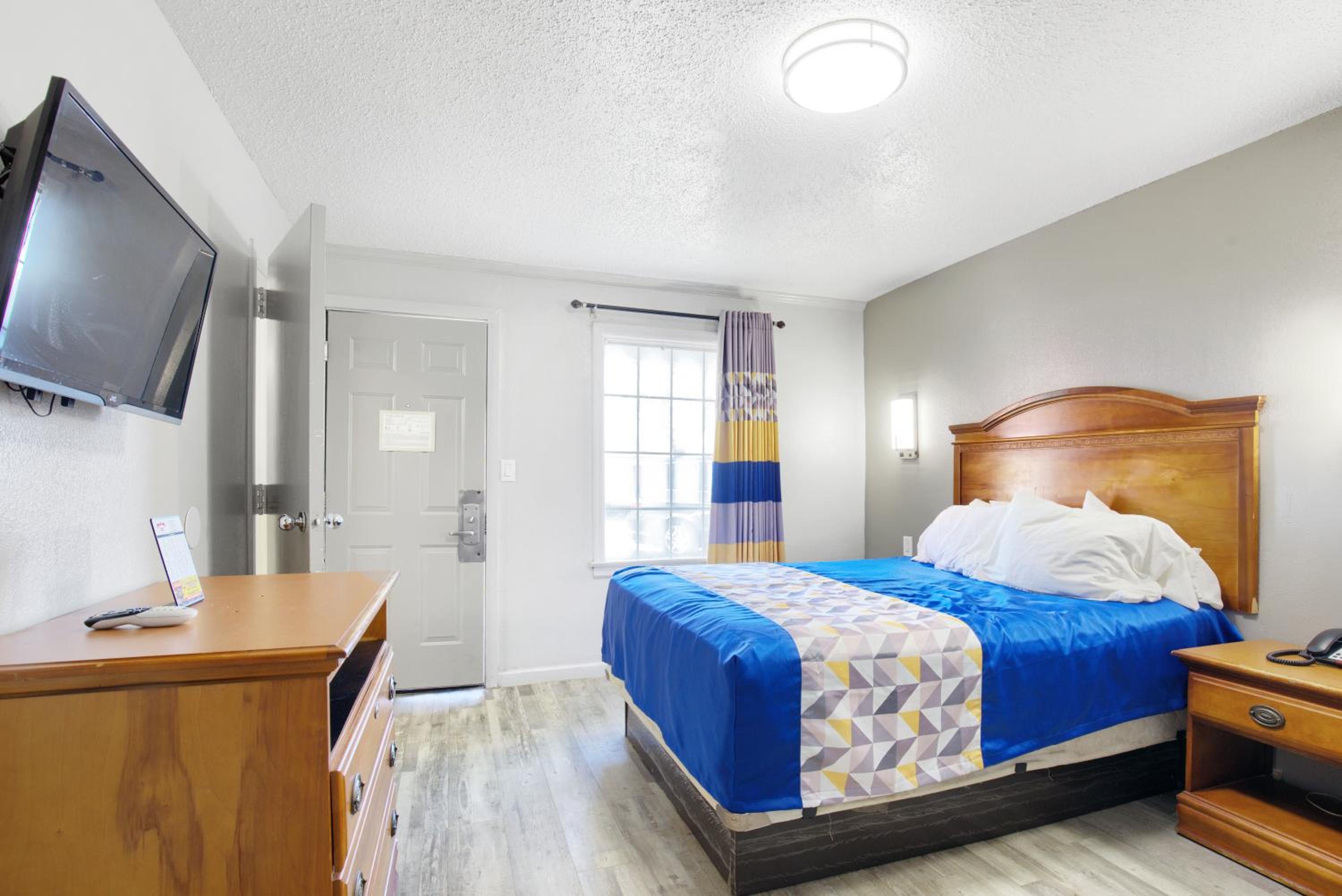 Queen Room photo 3