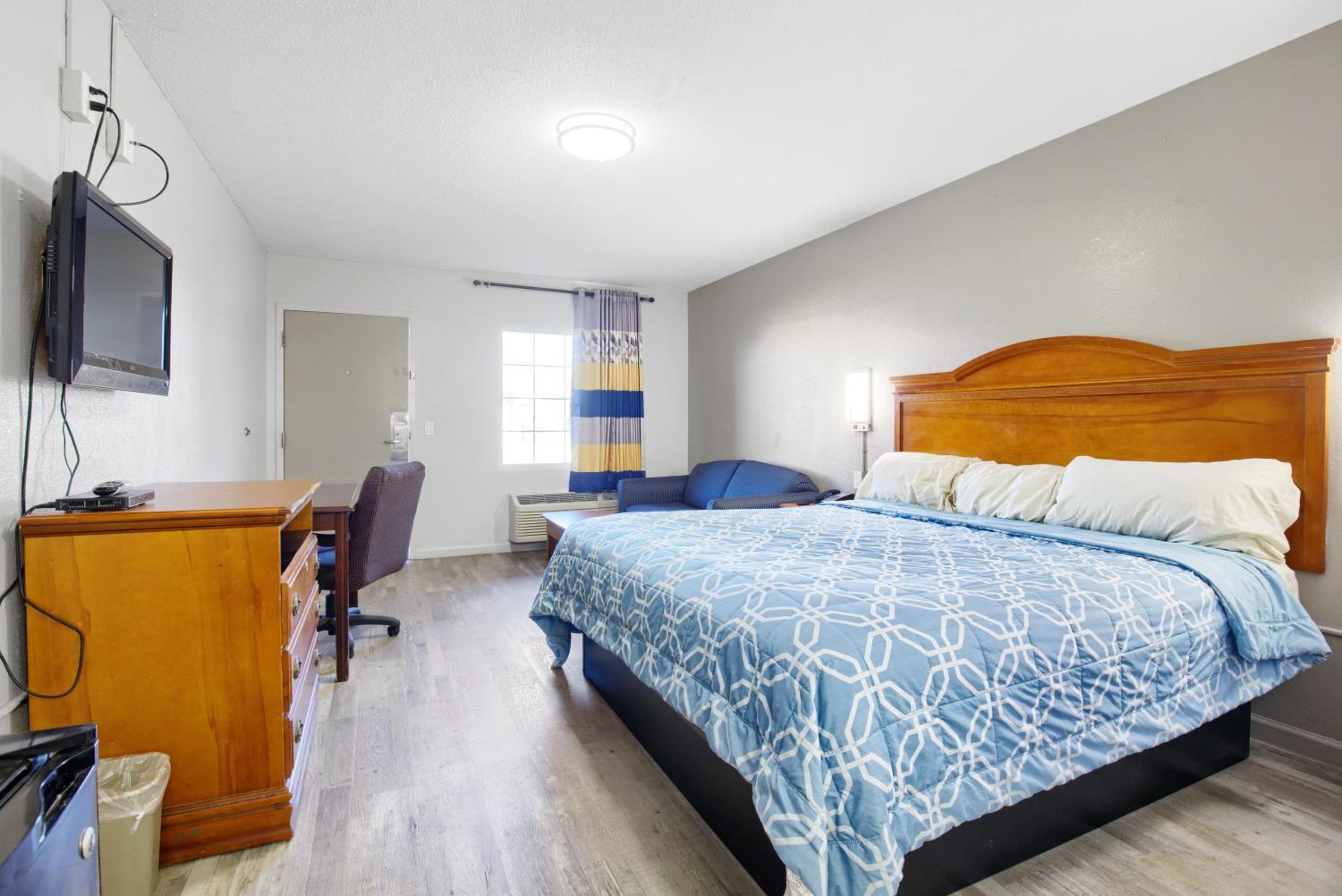 King Room - Non-Smoking photo 1