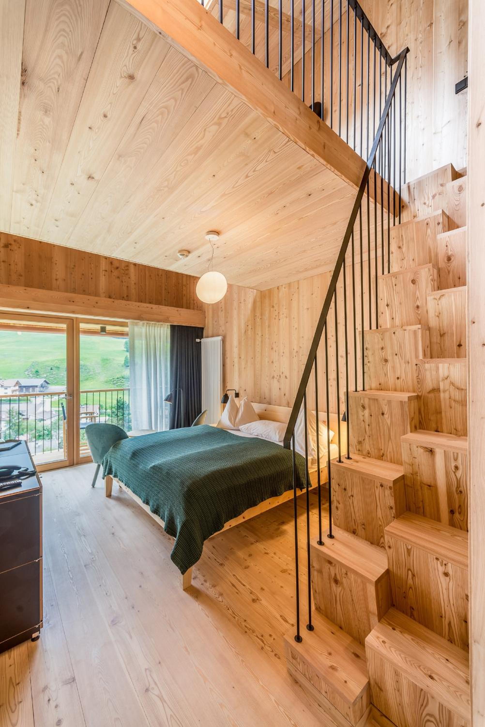 Junior Suite with Balcony - Photo 2