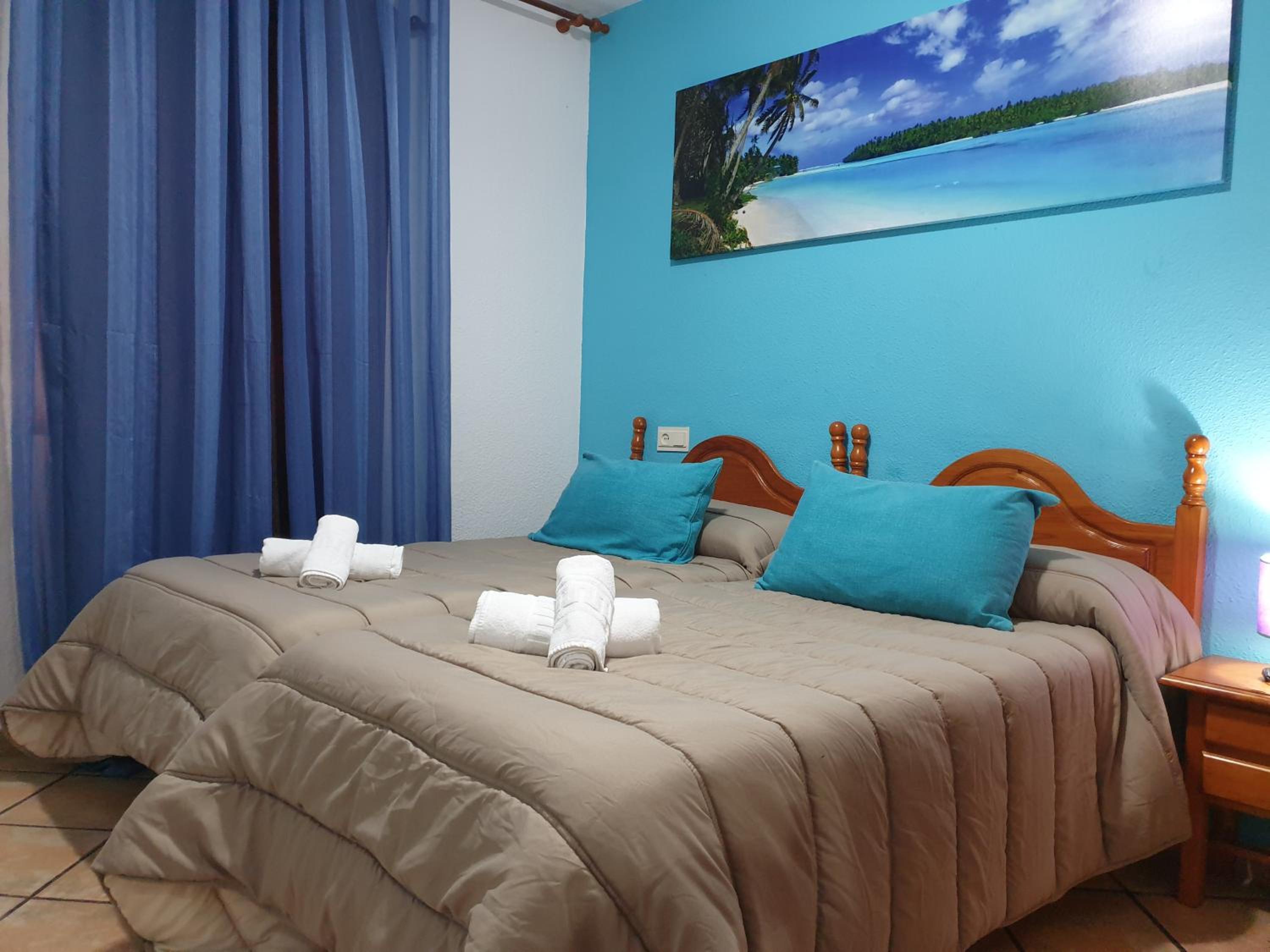 Double Room with Mountain View - Photo 3