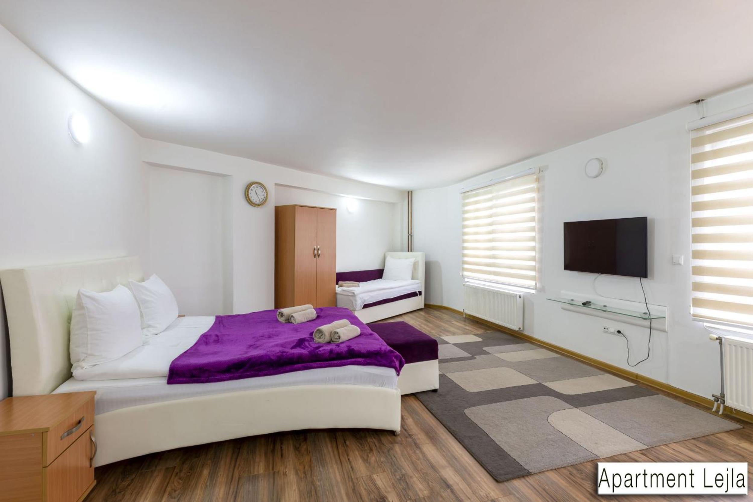 One-Bedroom Apartment photo 1