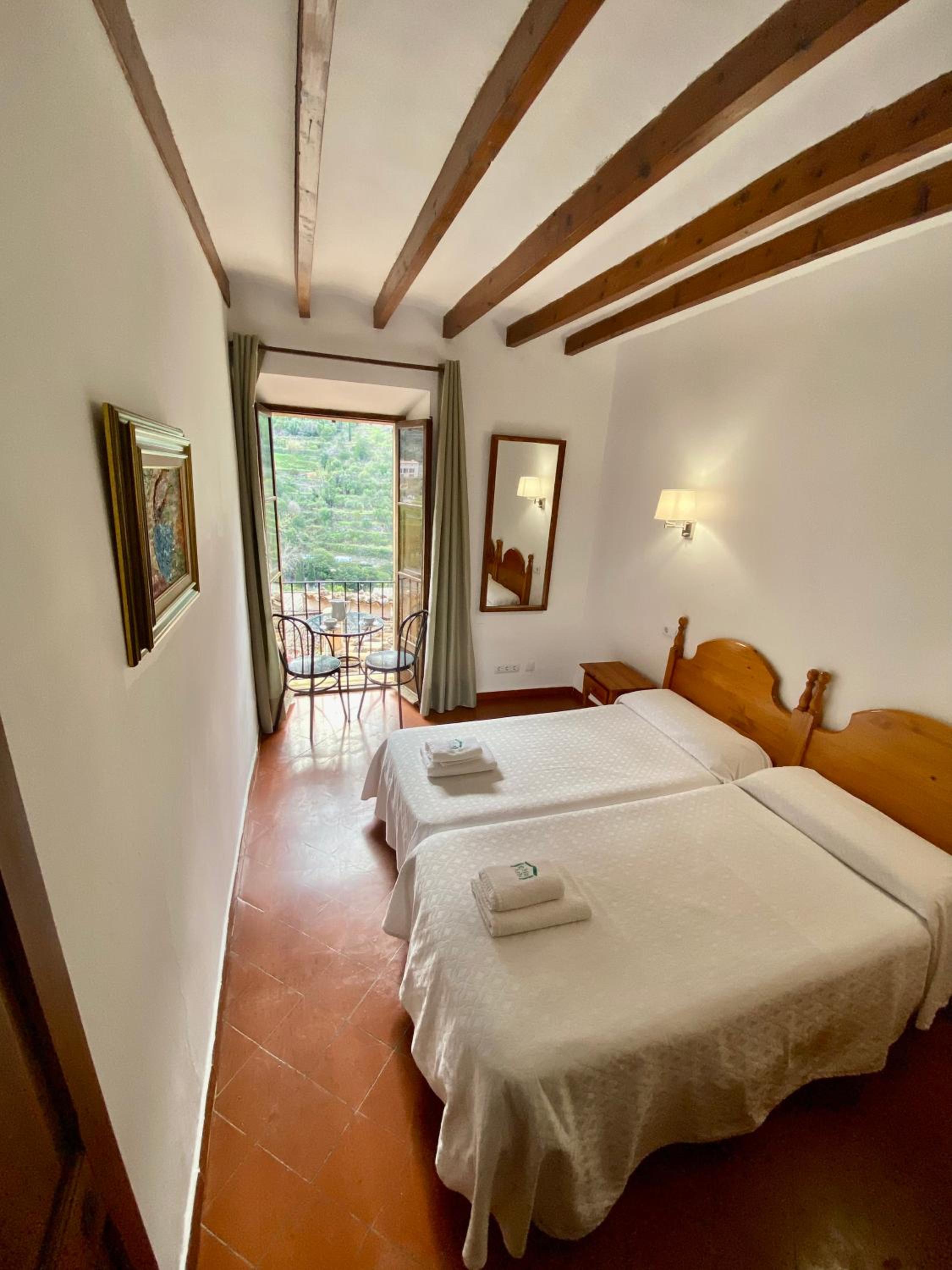 Double or Twin Room - Photo 6