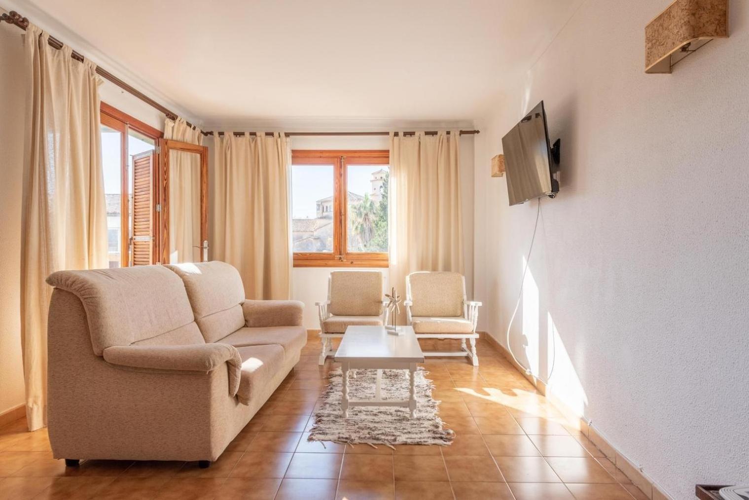 Apartamento de Dos Dormitorios con Vista a la Piscina
