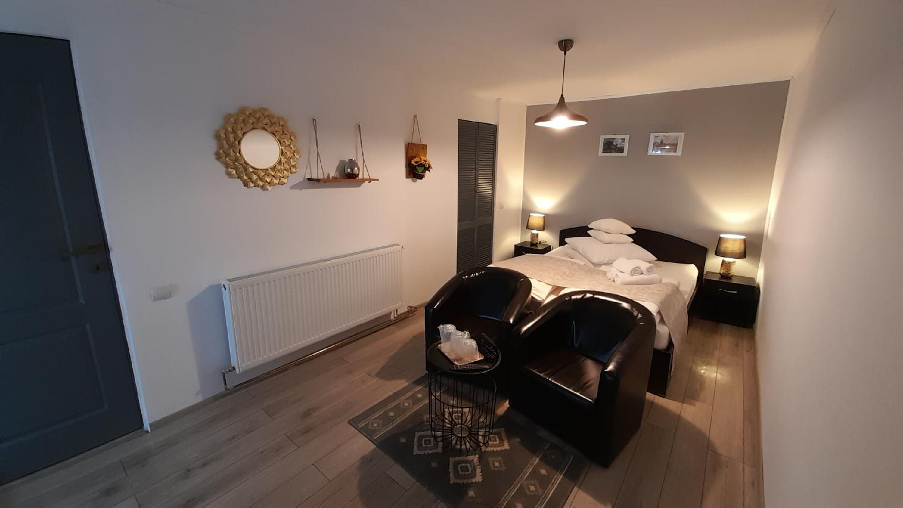 Five-Bedroom House photo 3