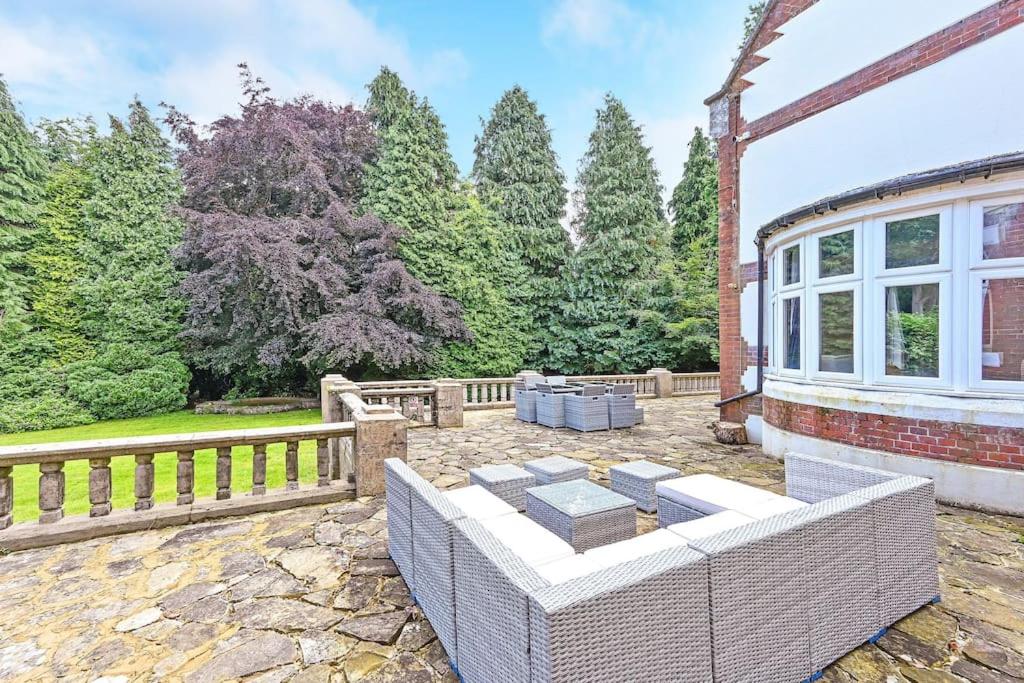Villa - Photo 1