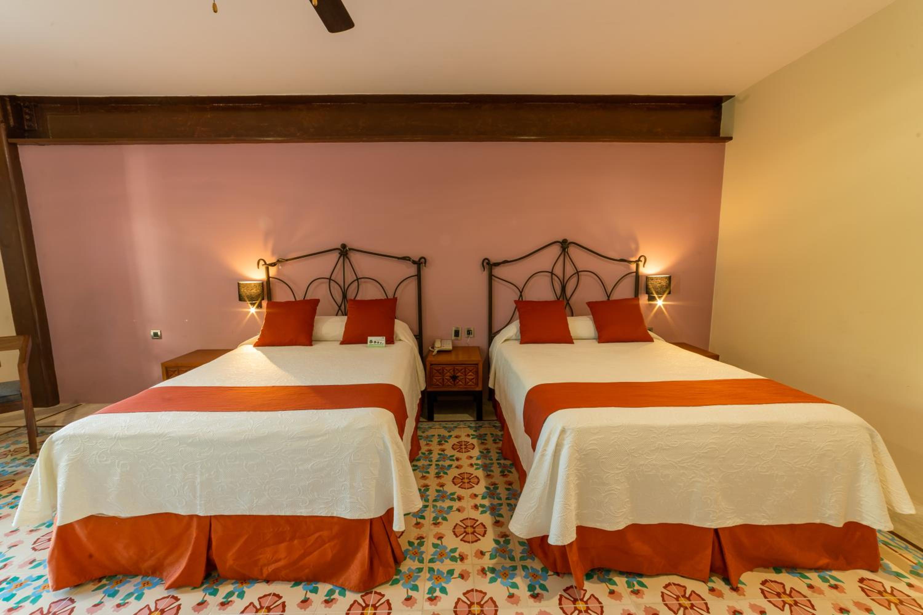 Deluxe Double Room with Balcony - Photo 2