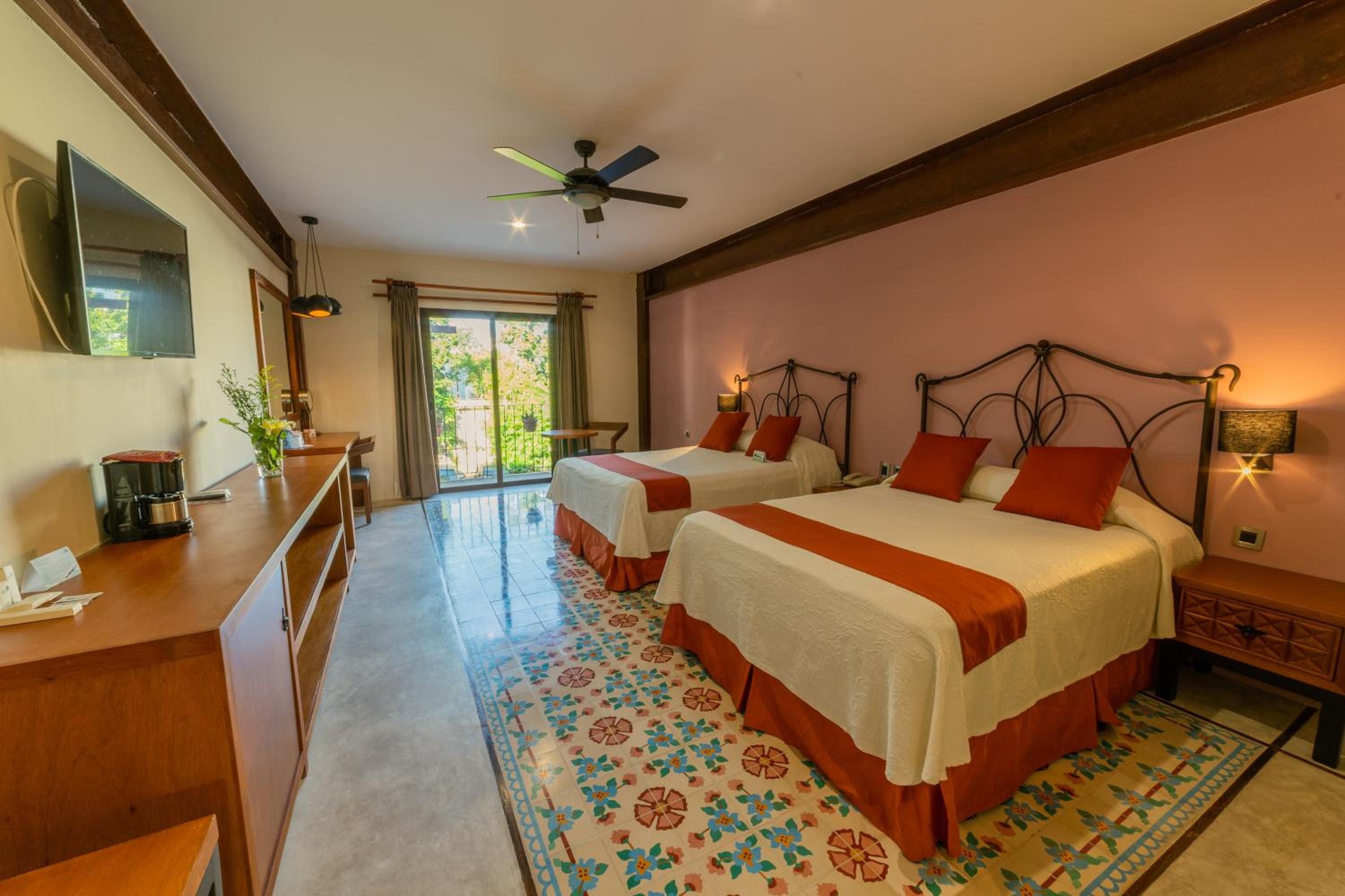 Deluxe Double Room with Balcony - Photo 3