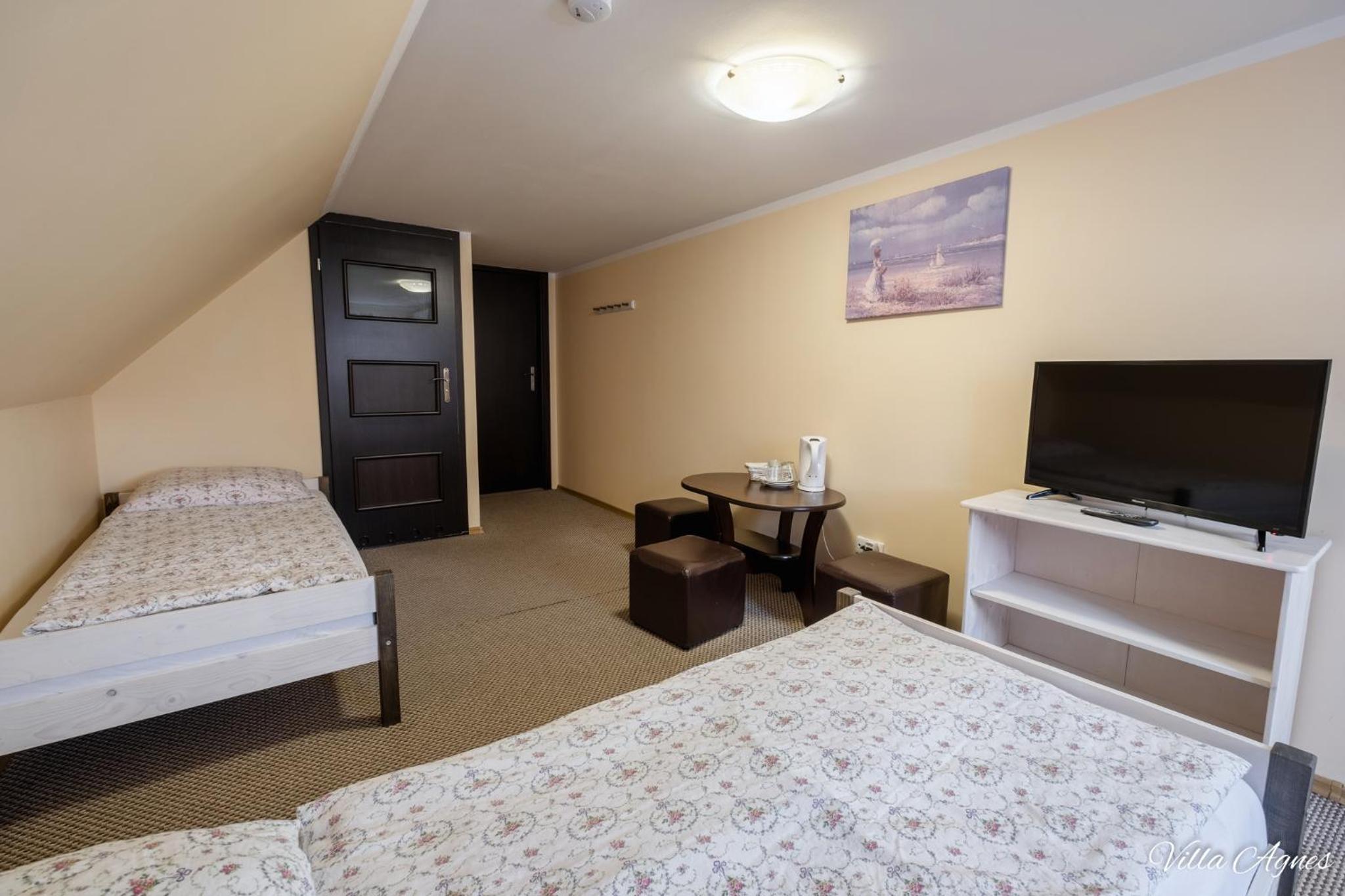 Economy Triple Room - Photo 2