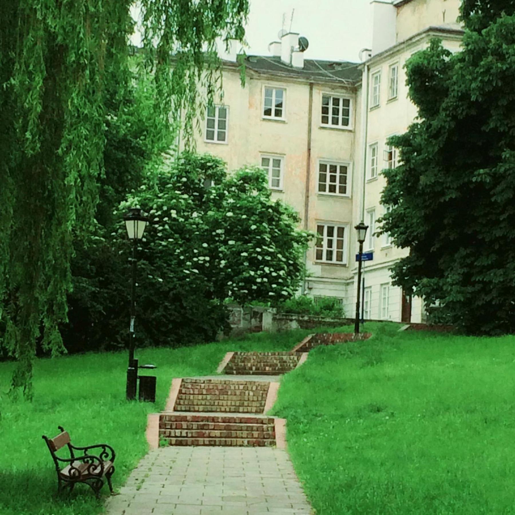 Apartment with Balcony - Photo 37