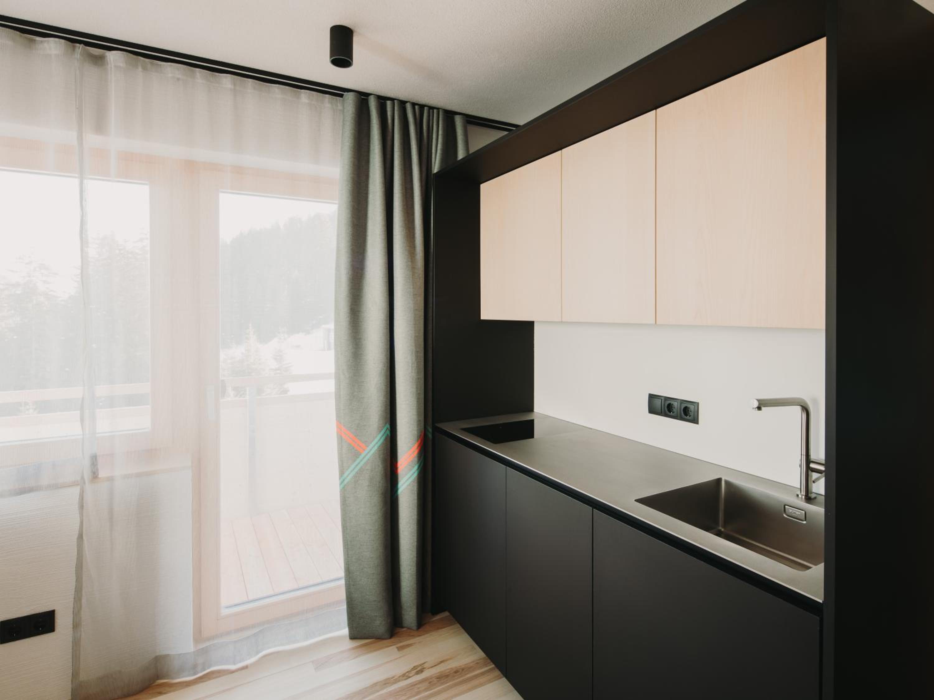 Studio with Balcony - Photo 9
