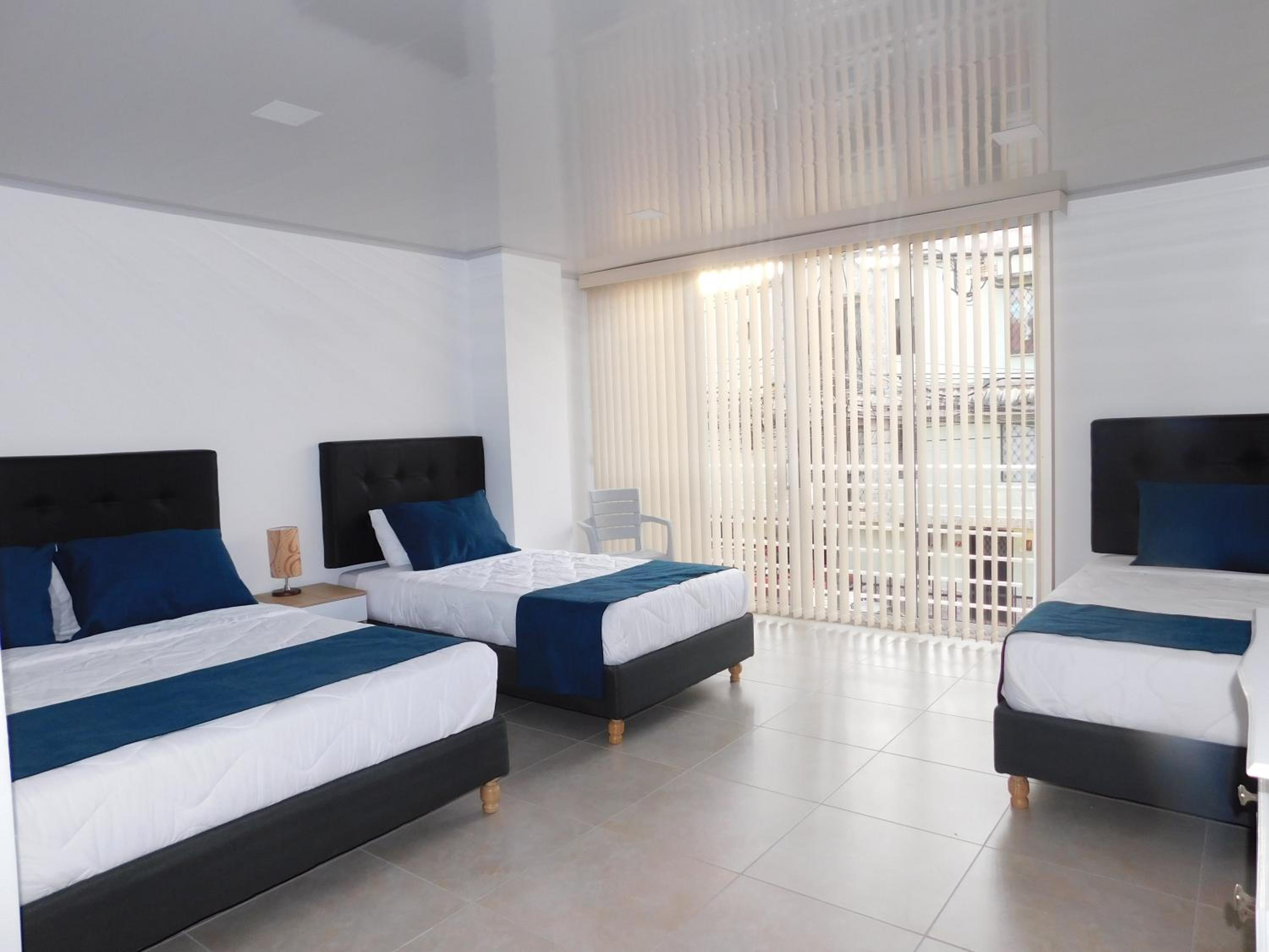 Quadruple Room with Private Bathroom photo 2