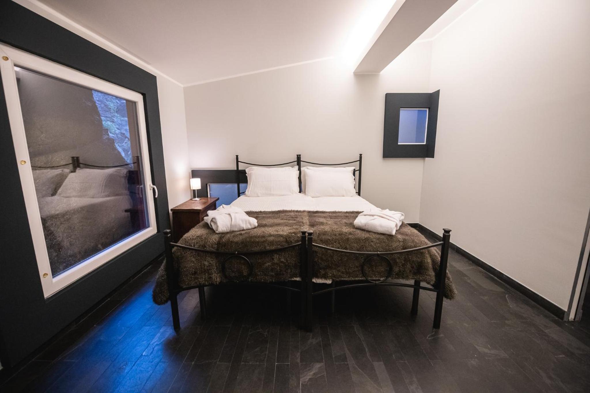 Two-Bedroom Apartment - Photo 2