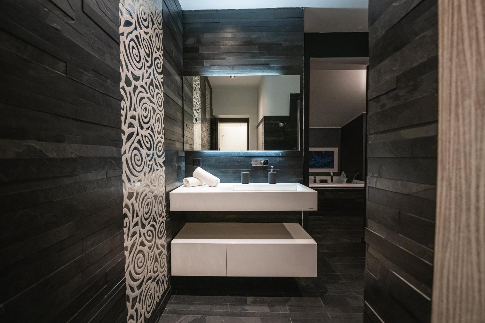Two-Bedroom Apartment - Photo 3