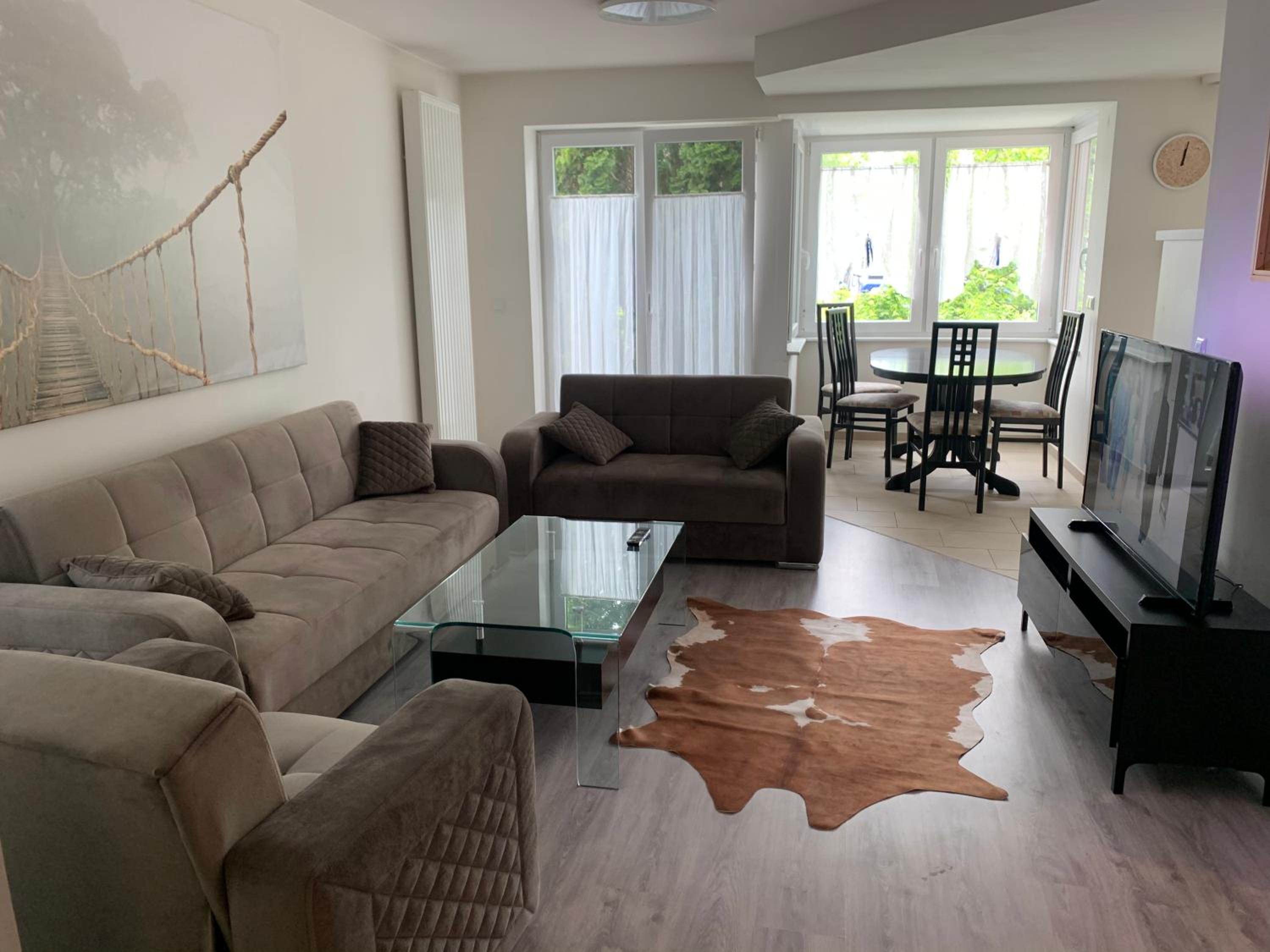 One-Bedroom Apartment - Photo 1