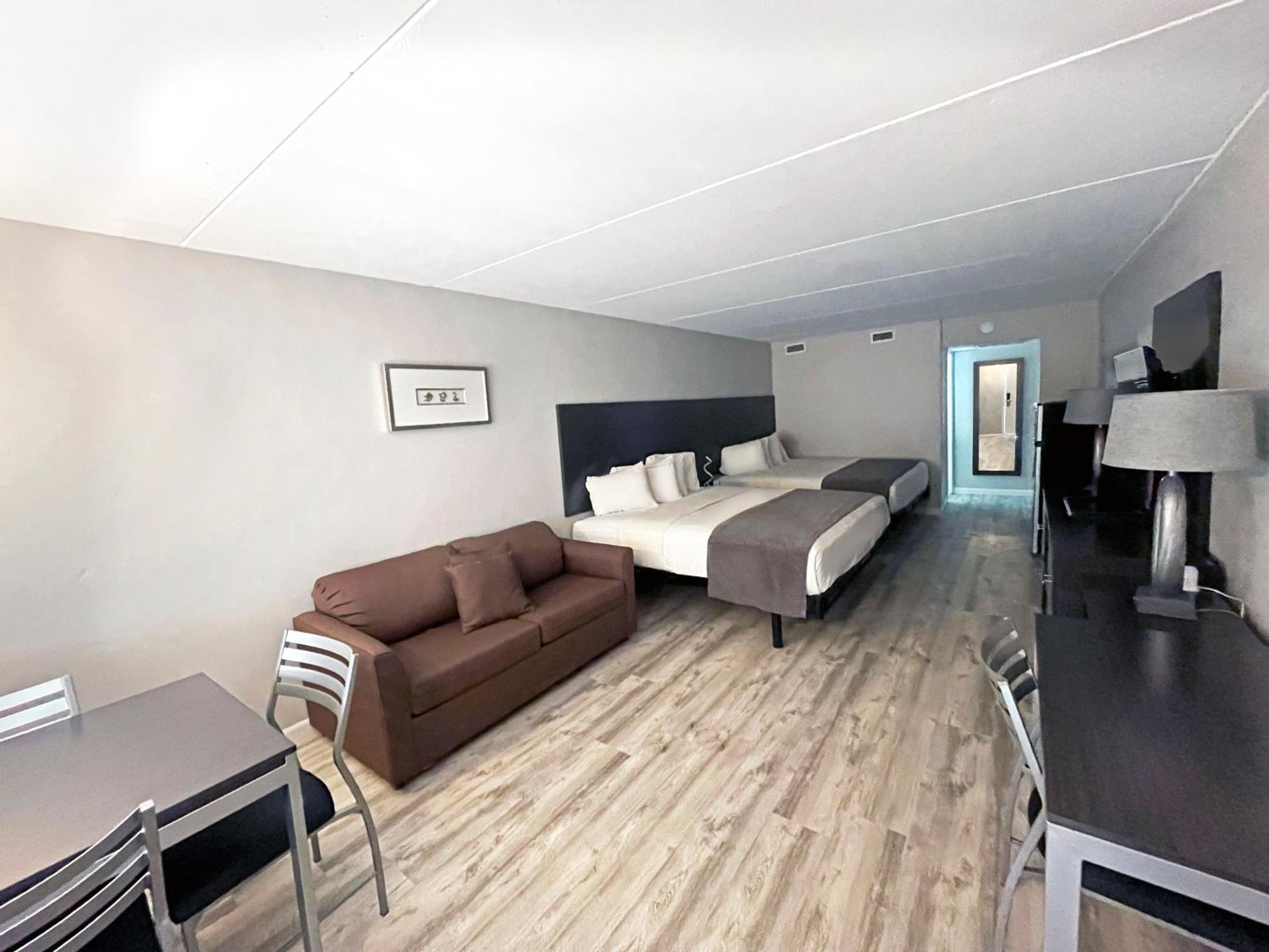 Deluxe King Room - Photo 6