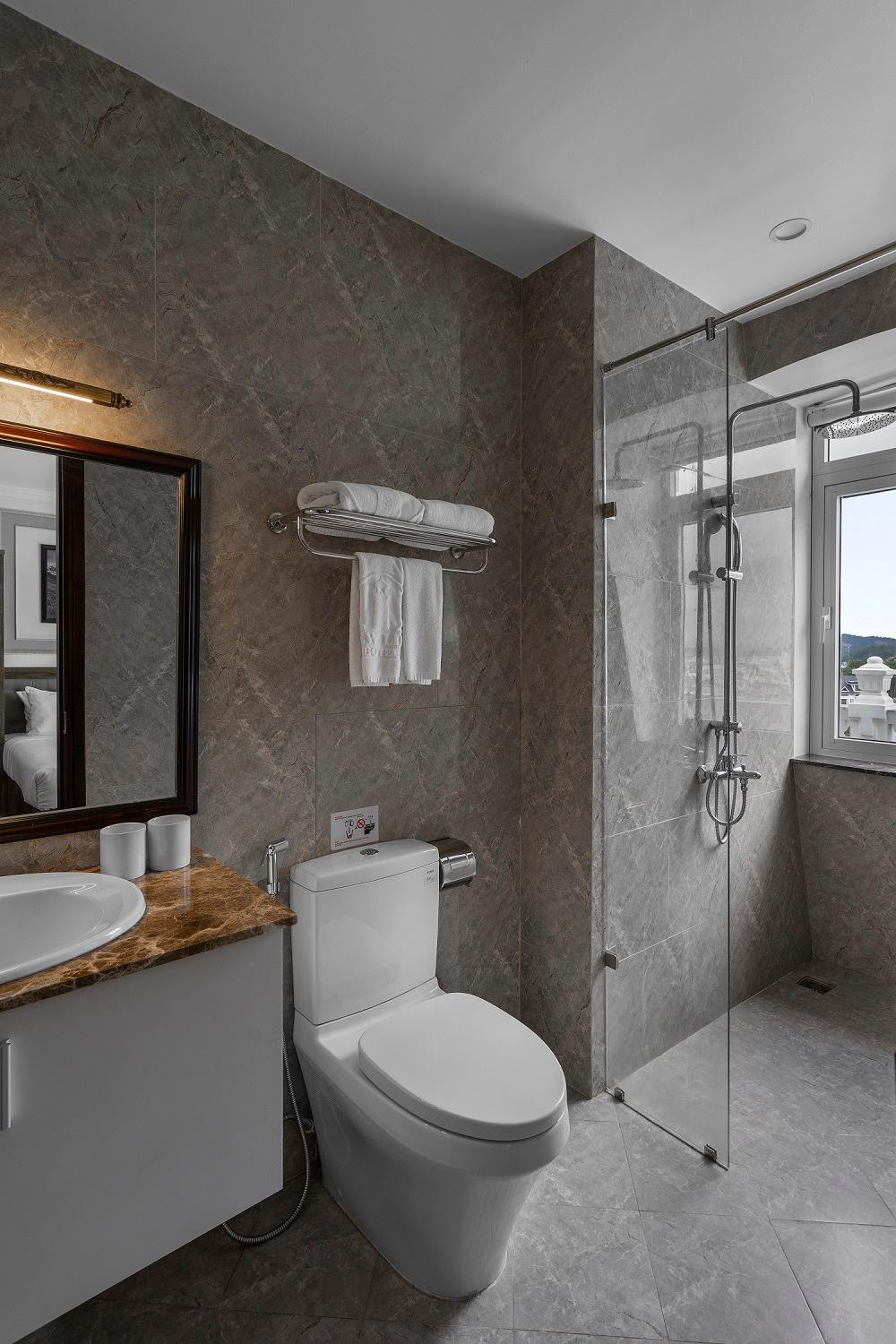Deluxe Double Room with City View - Photo 27