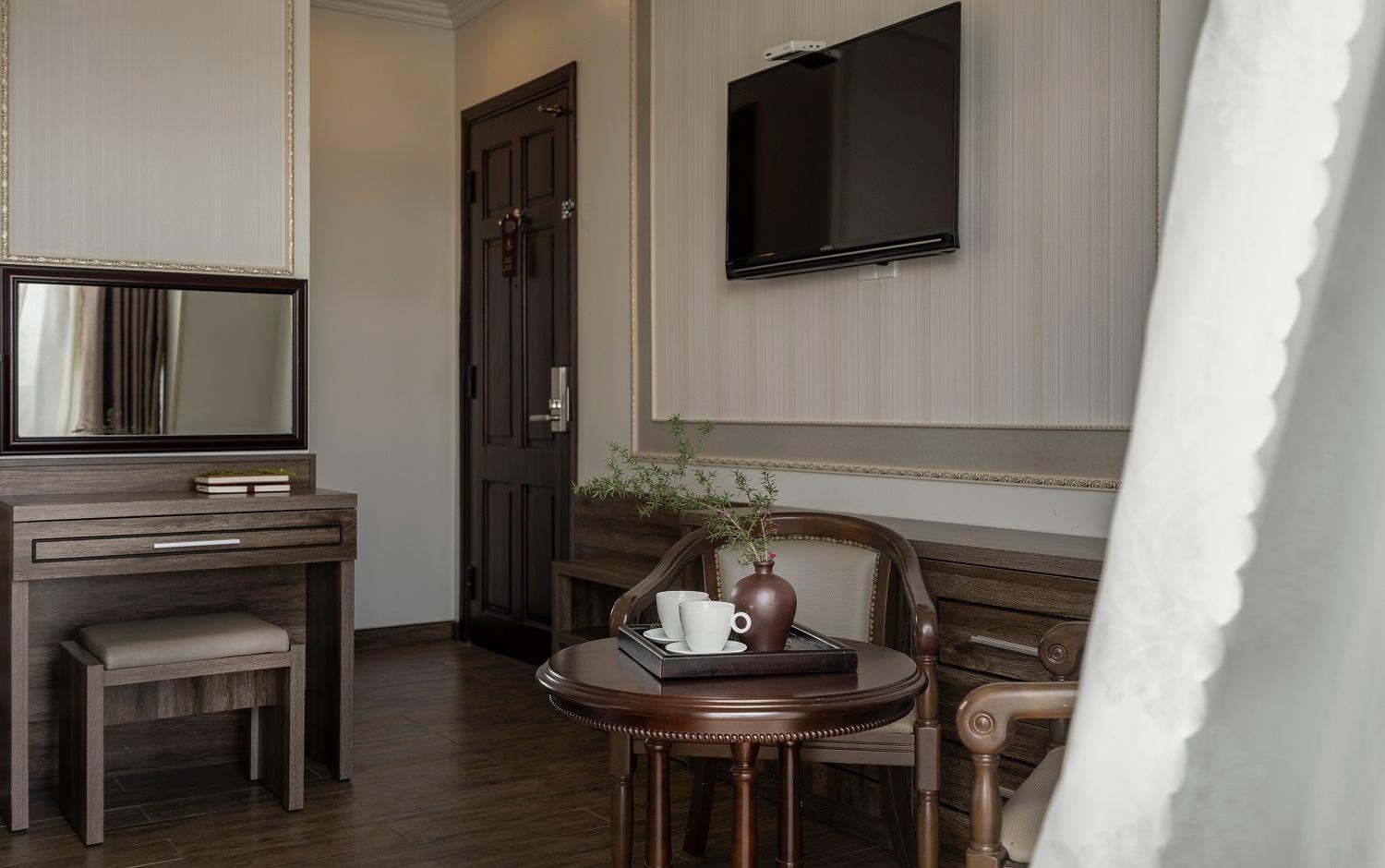Deluxe Double Room with City View - Photo 25