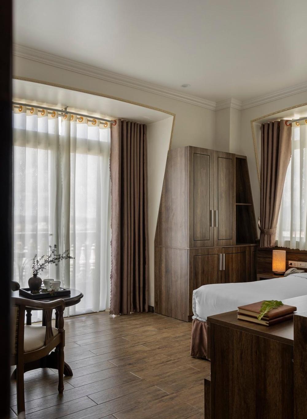 Deluxe Double Room with City View - Photo 11