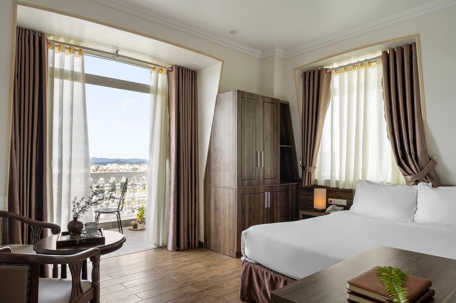 Deluxe Double Room with City View - Photo 20