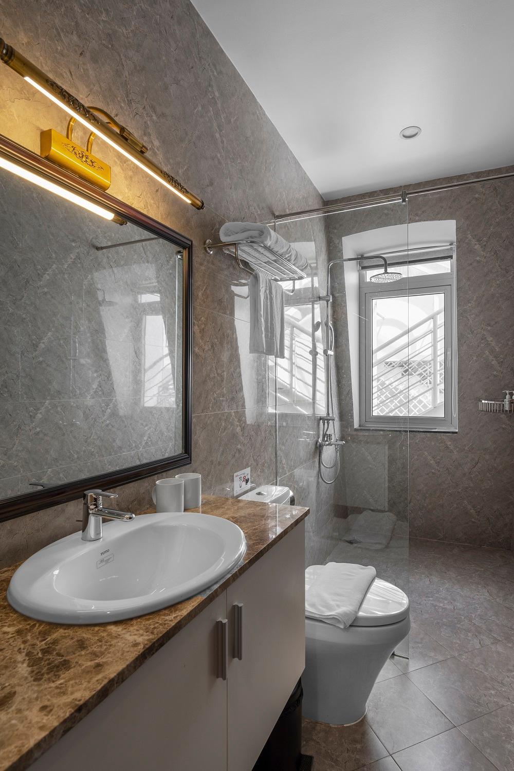 Deluxe Double Room with City View - Photo 7