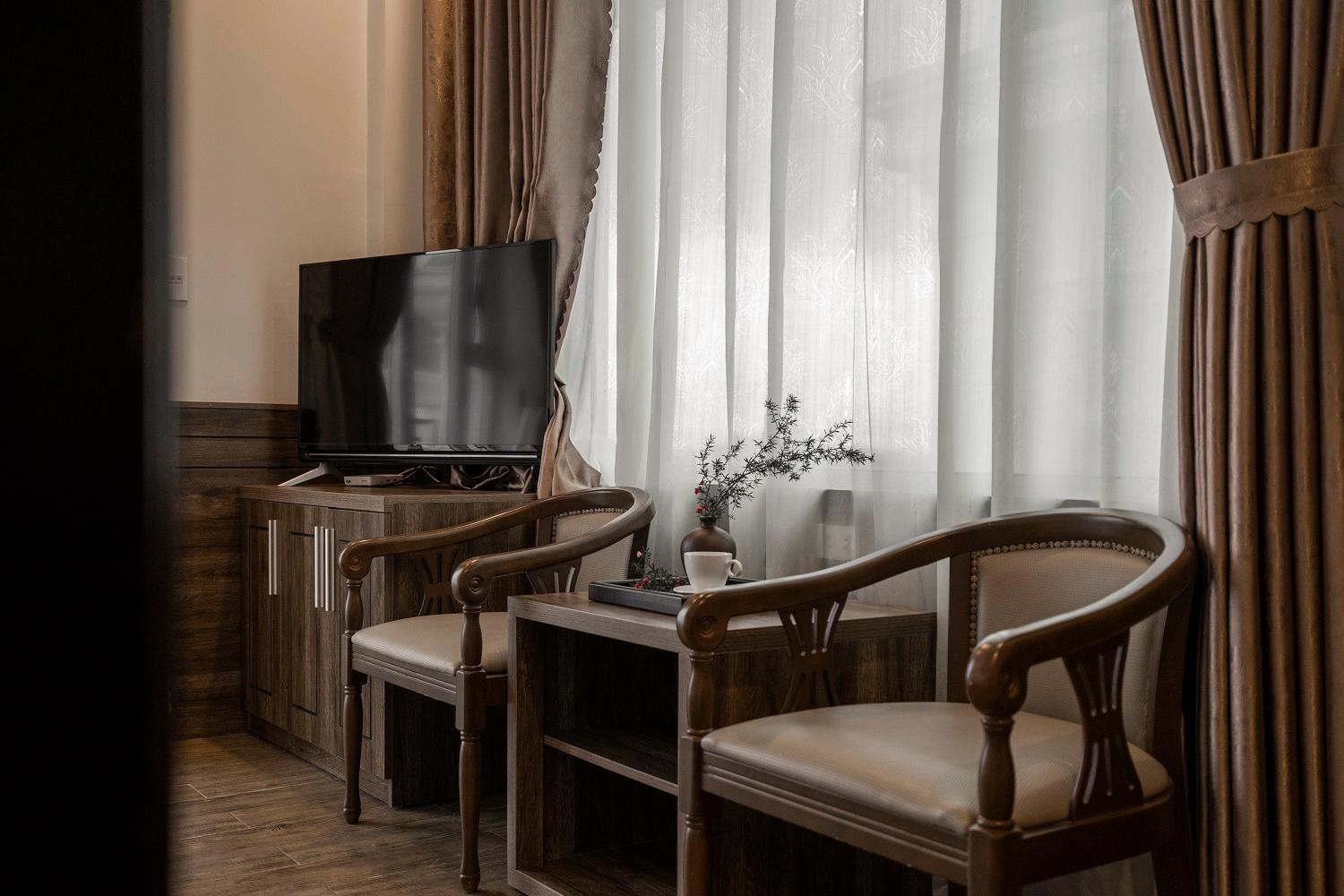 Deluxe Double Room with City View - Photo 10