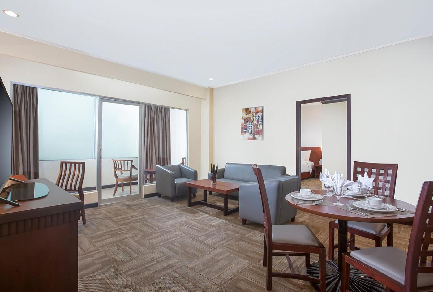 Executive Suite - Photo 1