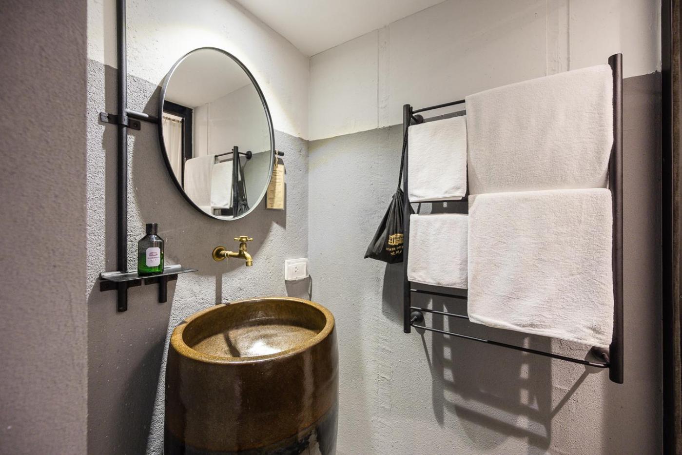 Twin Room with Private Bathroom photo 3