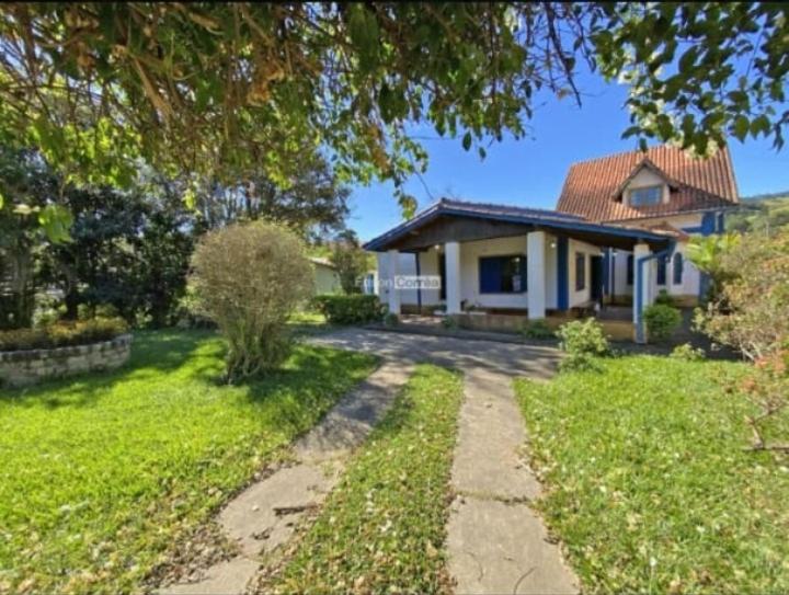 Three-Bedroom House photo 3
