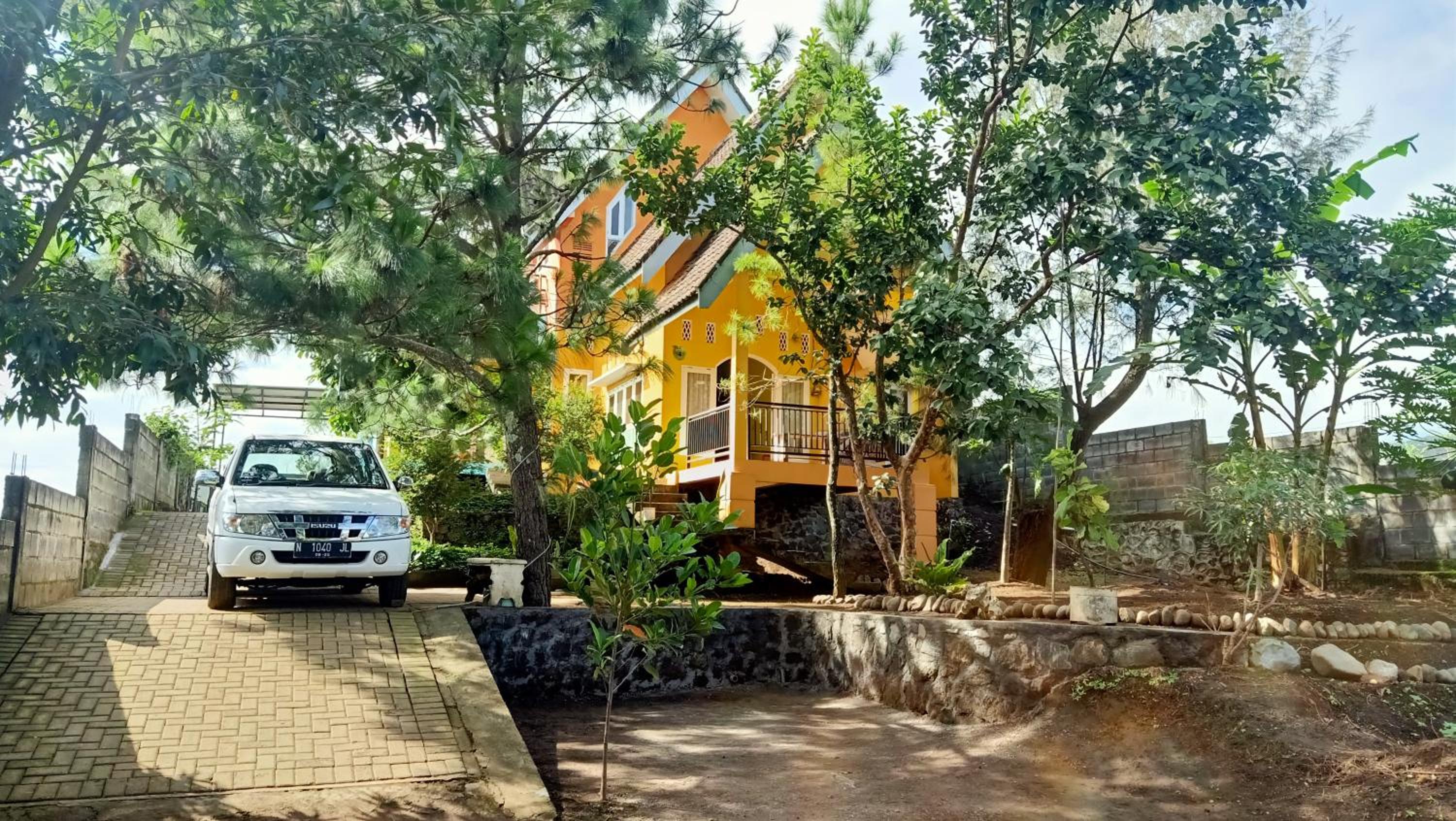 Three-Bedroom House - Photo 14