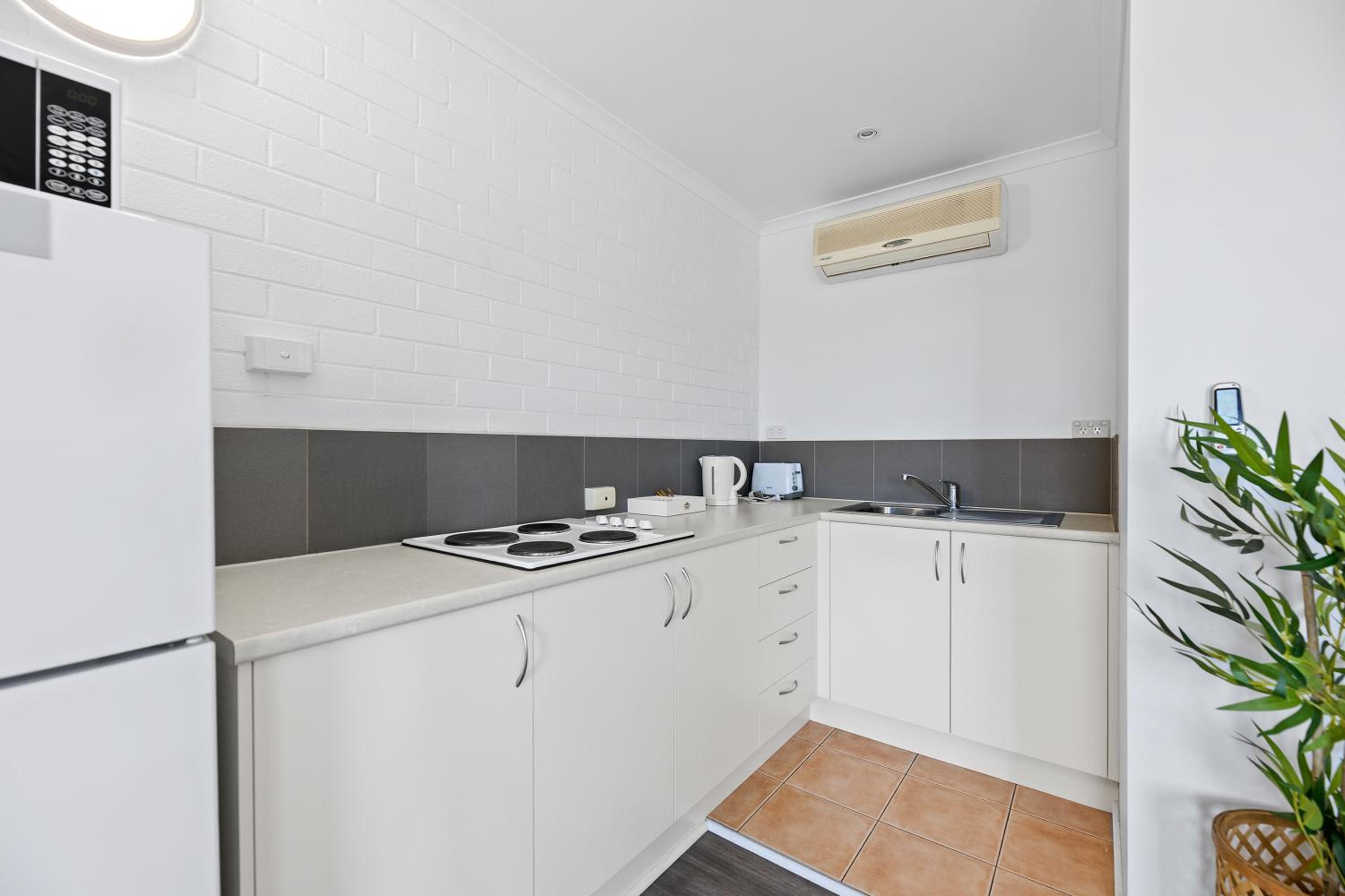 Top Balcony One-Bedroom Apartment photo 3