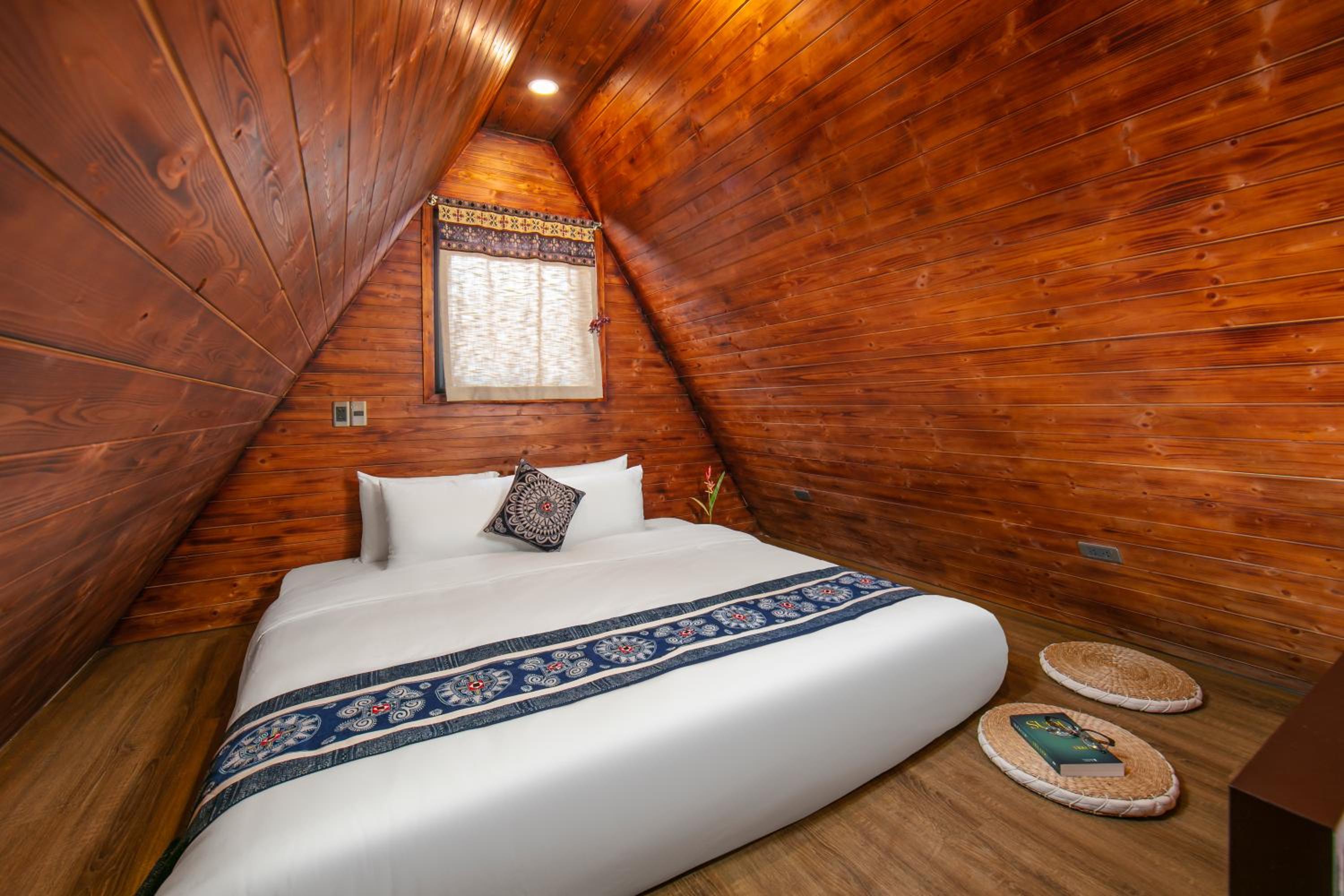 Deluxe Double Or Twin Room With Lake View photo 3