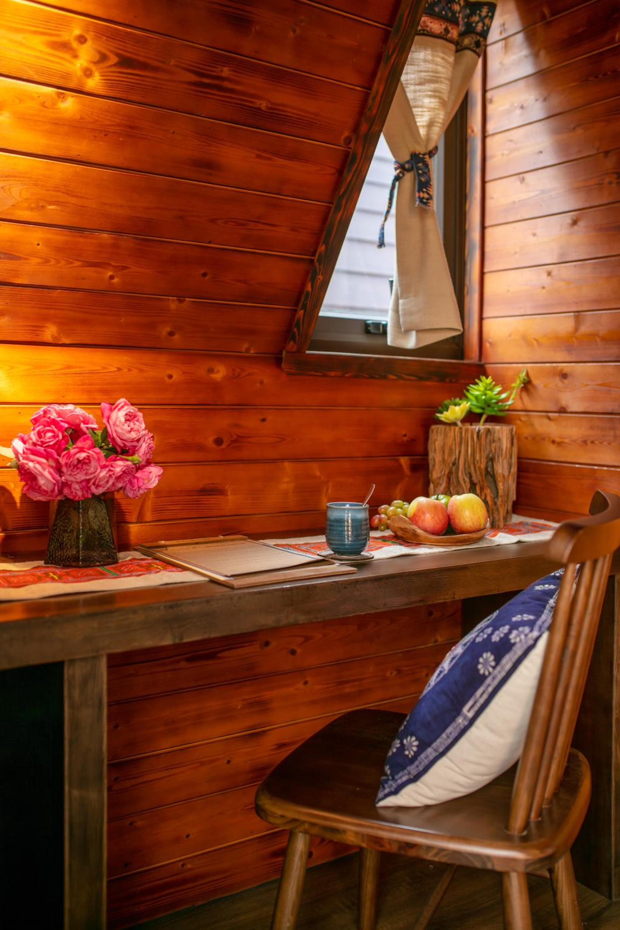Deluxe Double Or Twin Room With Lake View photo 2