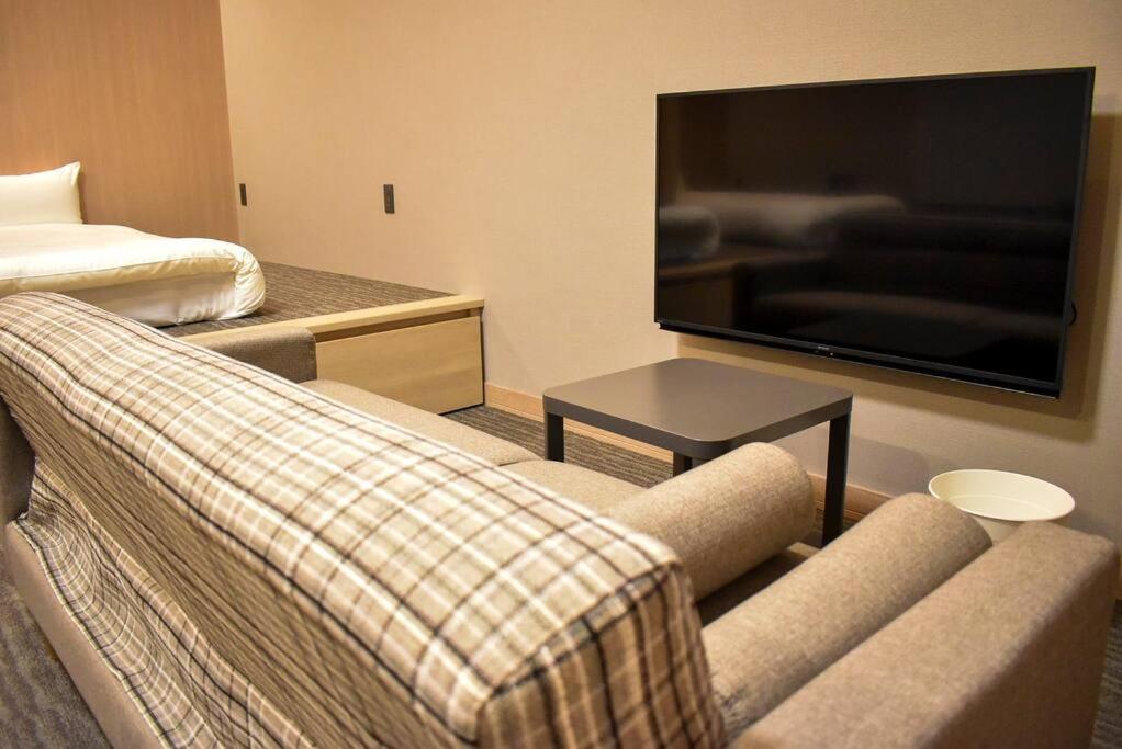 One-Bedroom Apartment - Photo 27