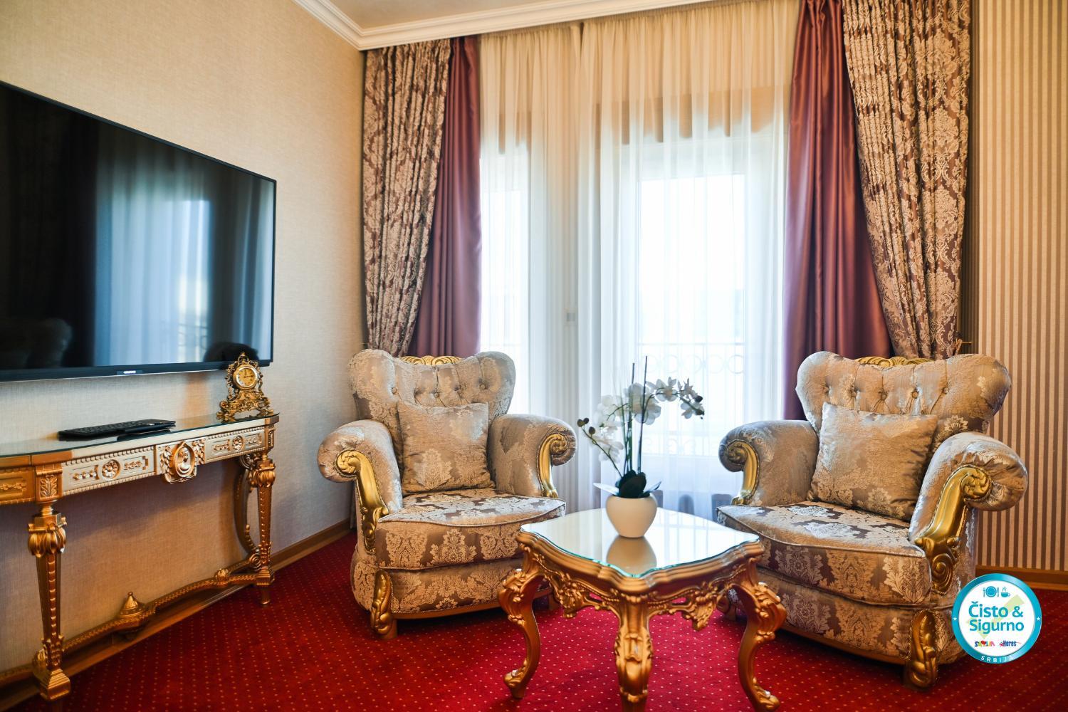 Grand Deluxe King Room - Photo 4