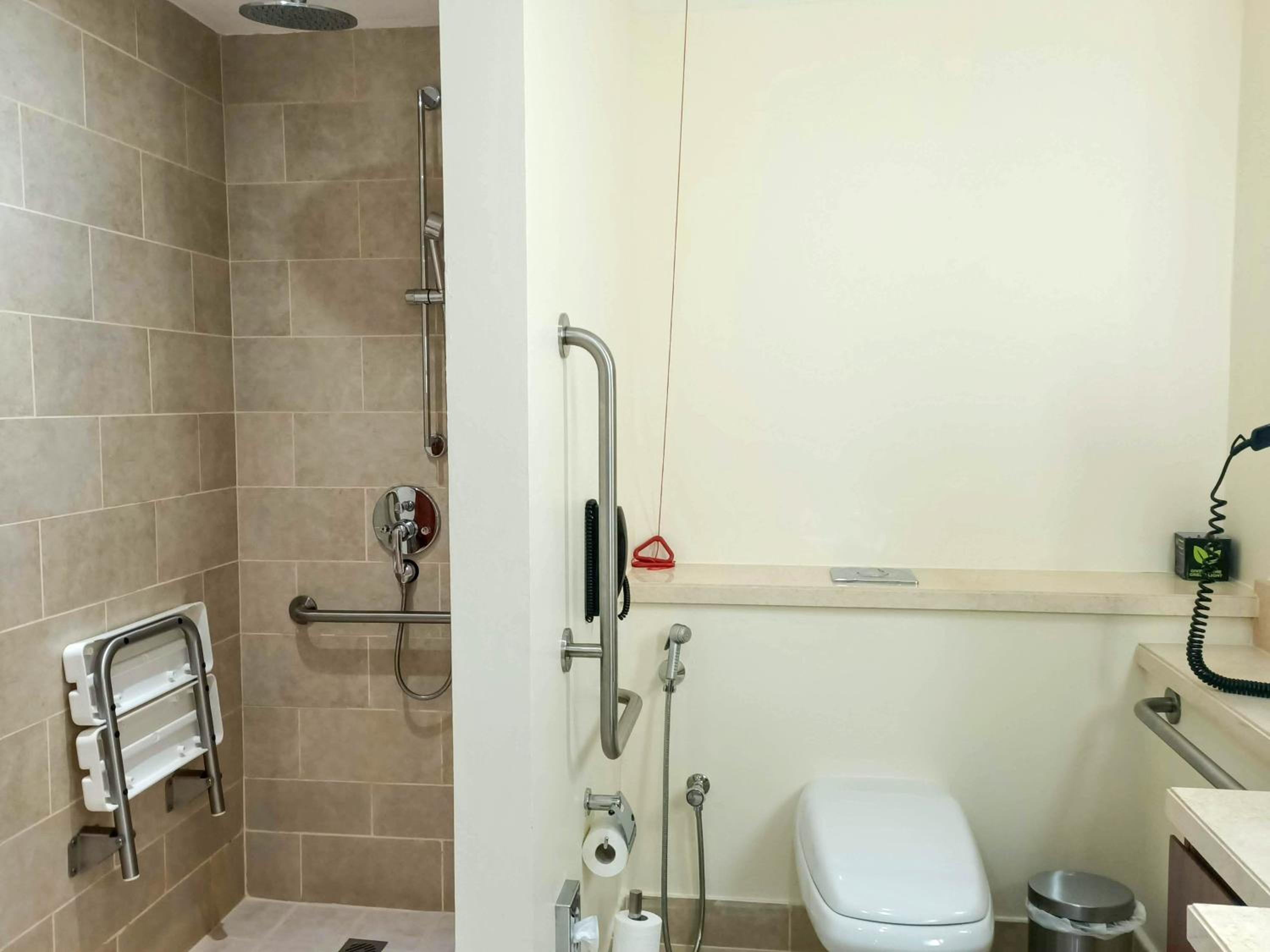Premium Studio Accessible Room thumbnail 5