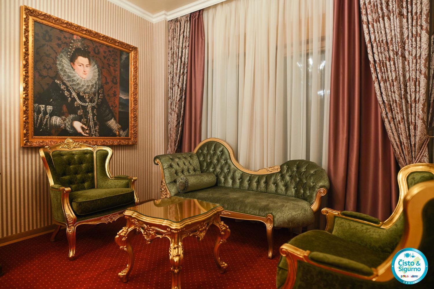 Executive Suite - Photo 2