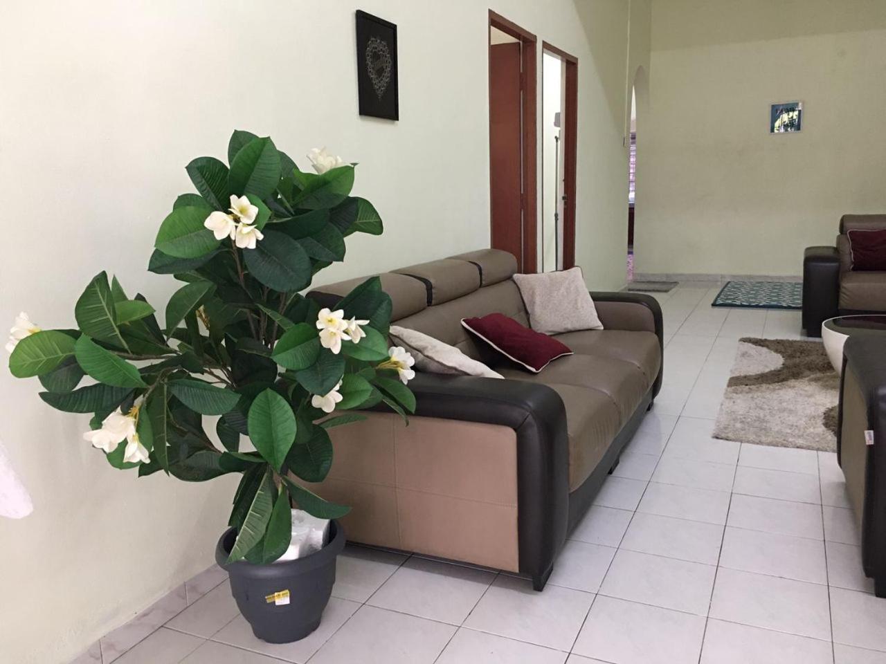 Three-Bedroom House photo 1