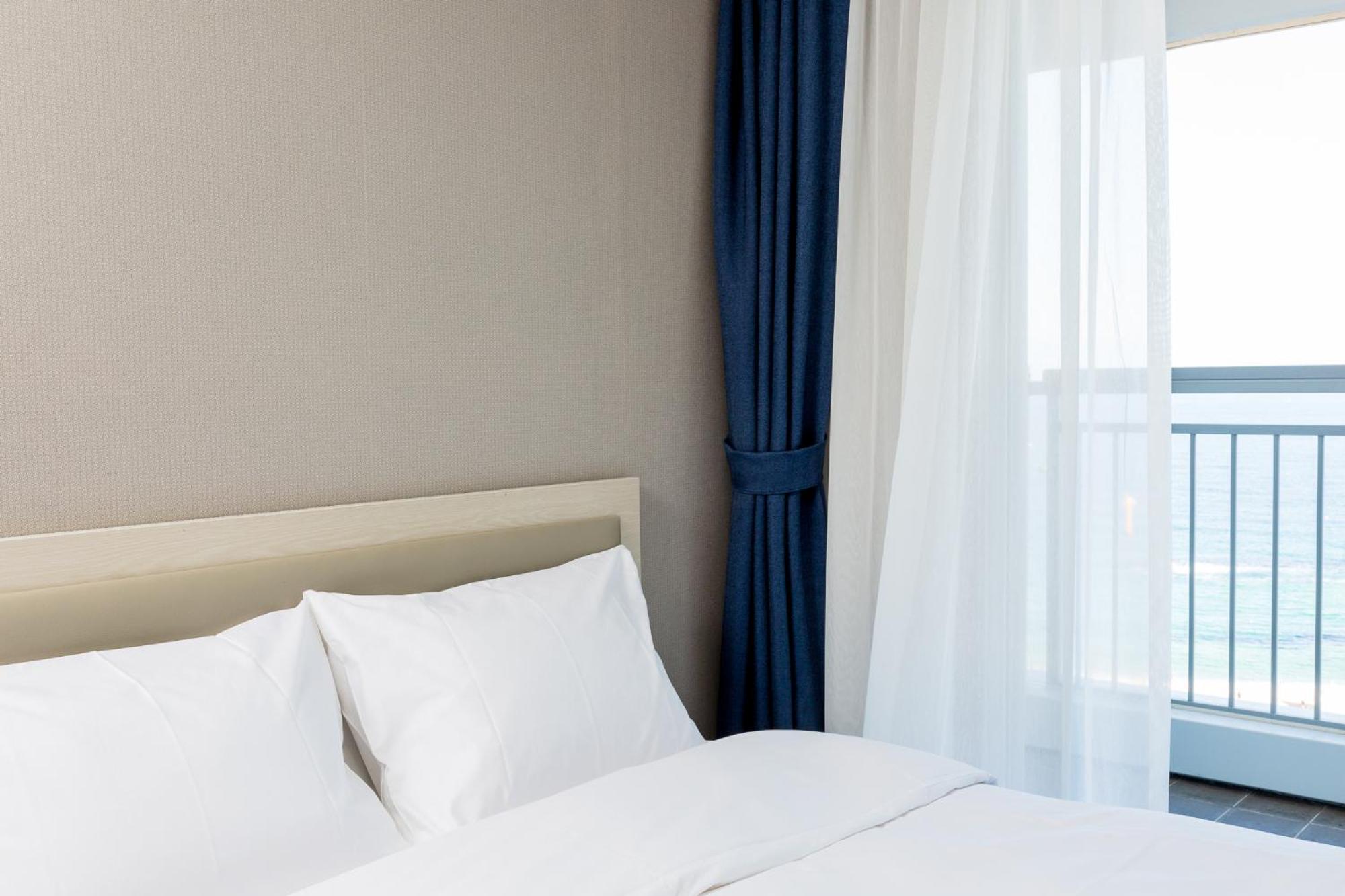 Queen Suite with Sea View - Photo 4