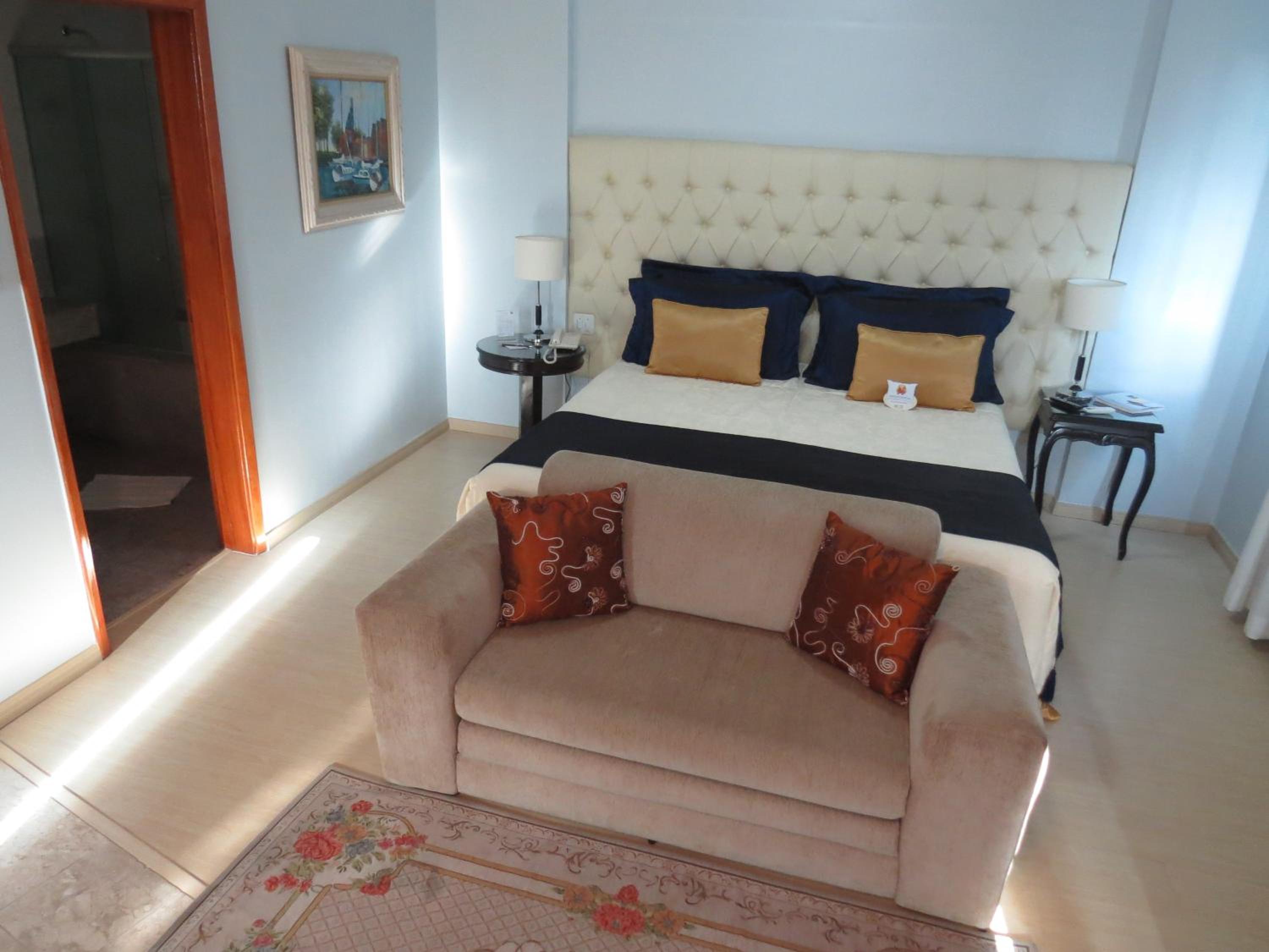 Senior Suite - Photo 15