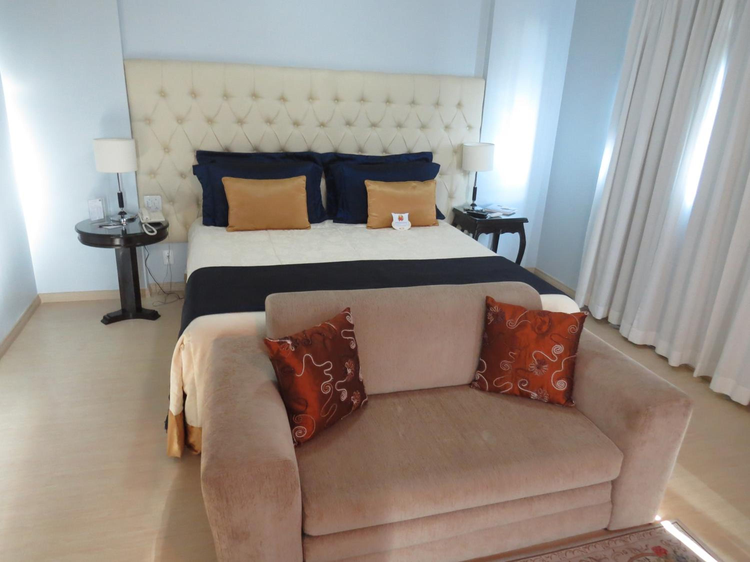 Senior Suite - Photo 17