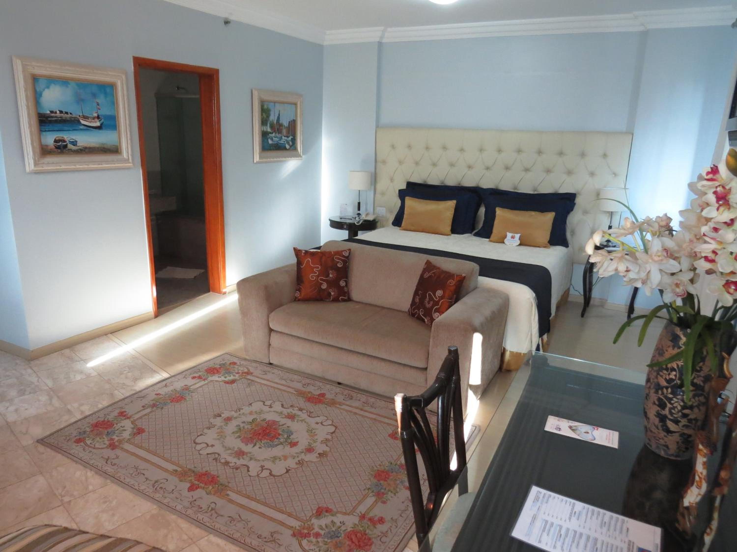 Senior Suite - Photo 14