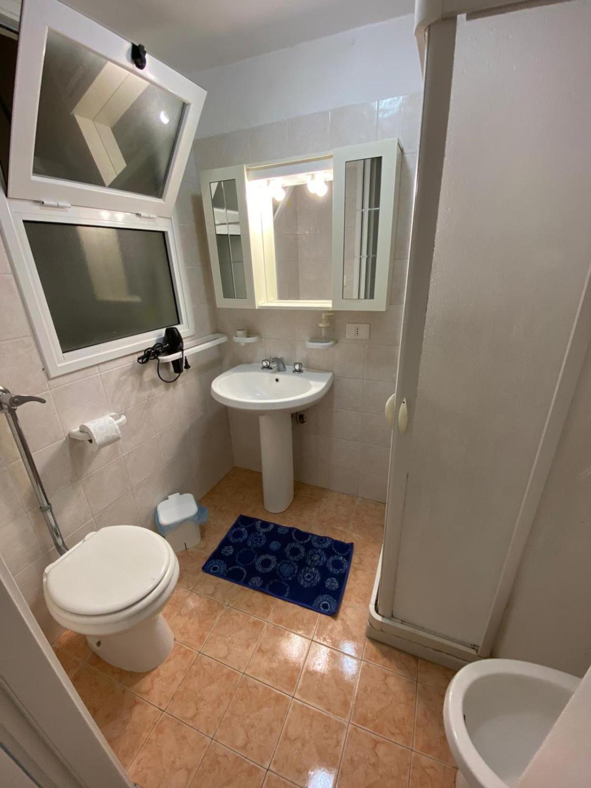One-Bedroom Apartment - Photo 2