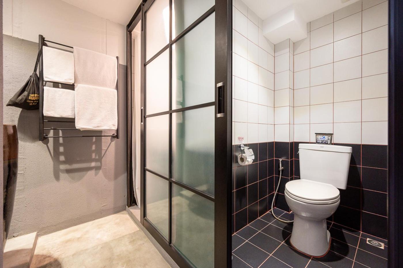 Twin Room with Private Bathroom photo 2