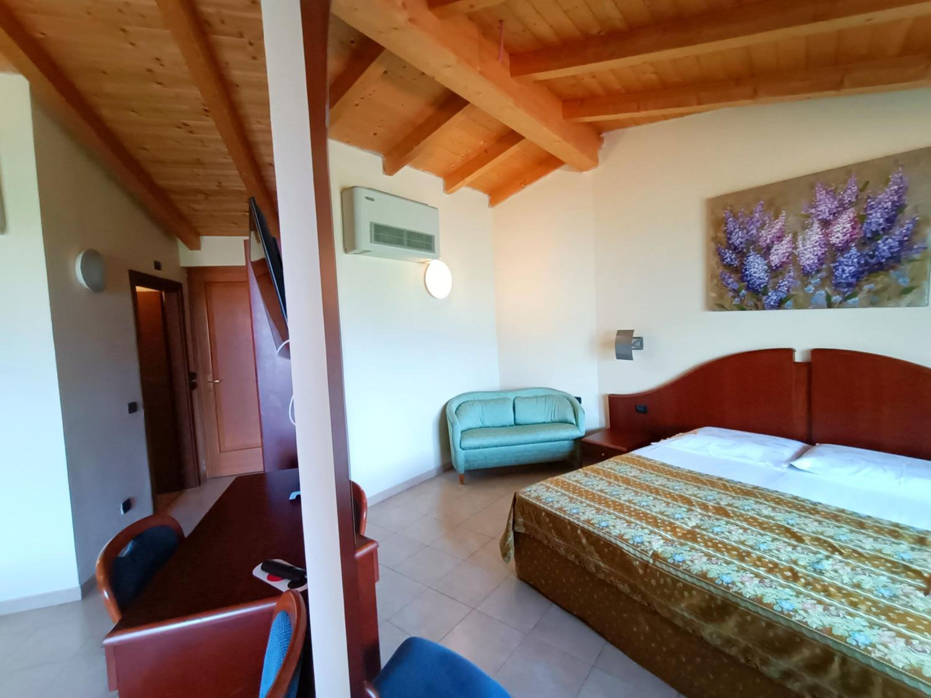 Deluxe Double Room with Lake View