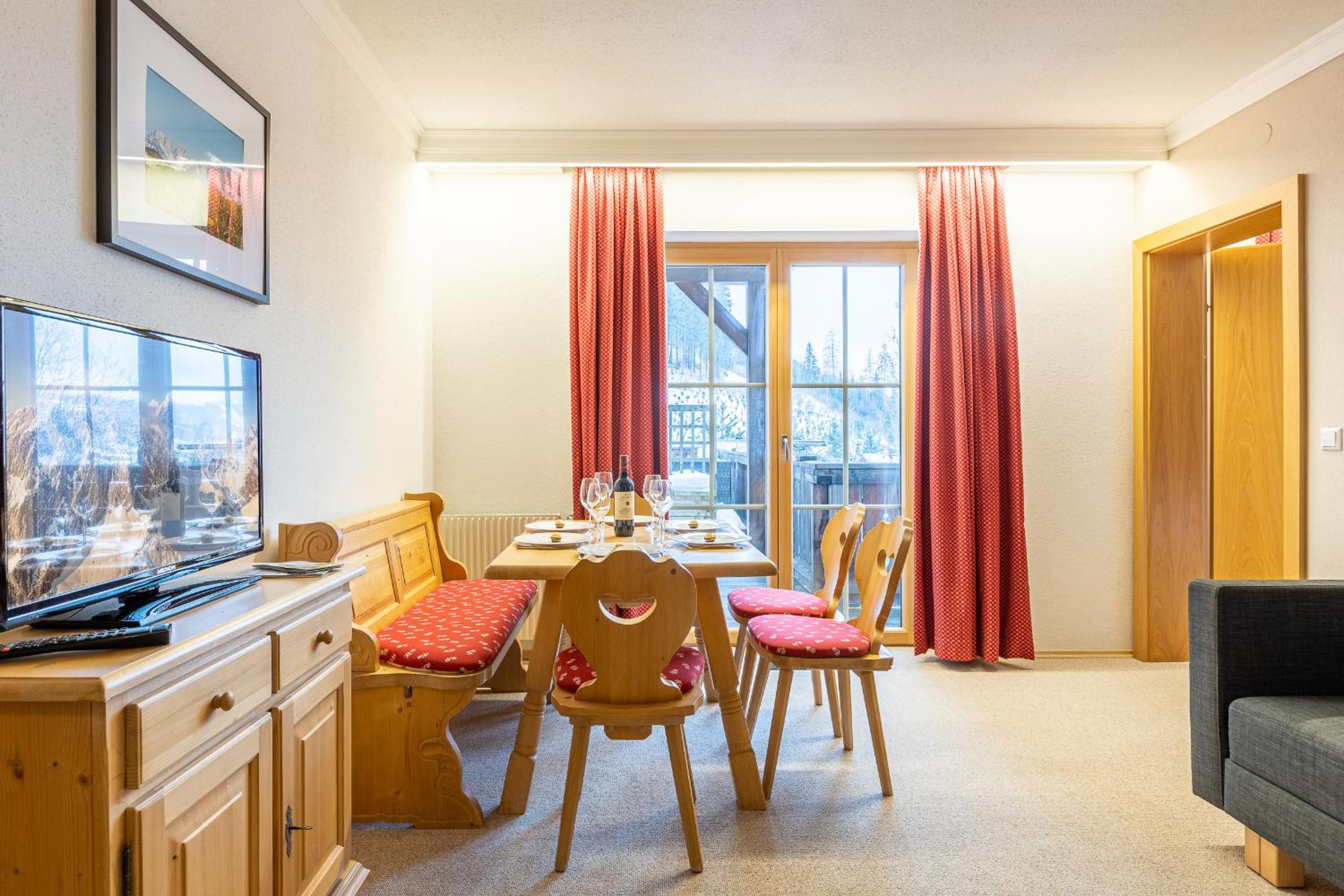 Two-Bedroom Apartment with Terrace and Balcony photo 2