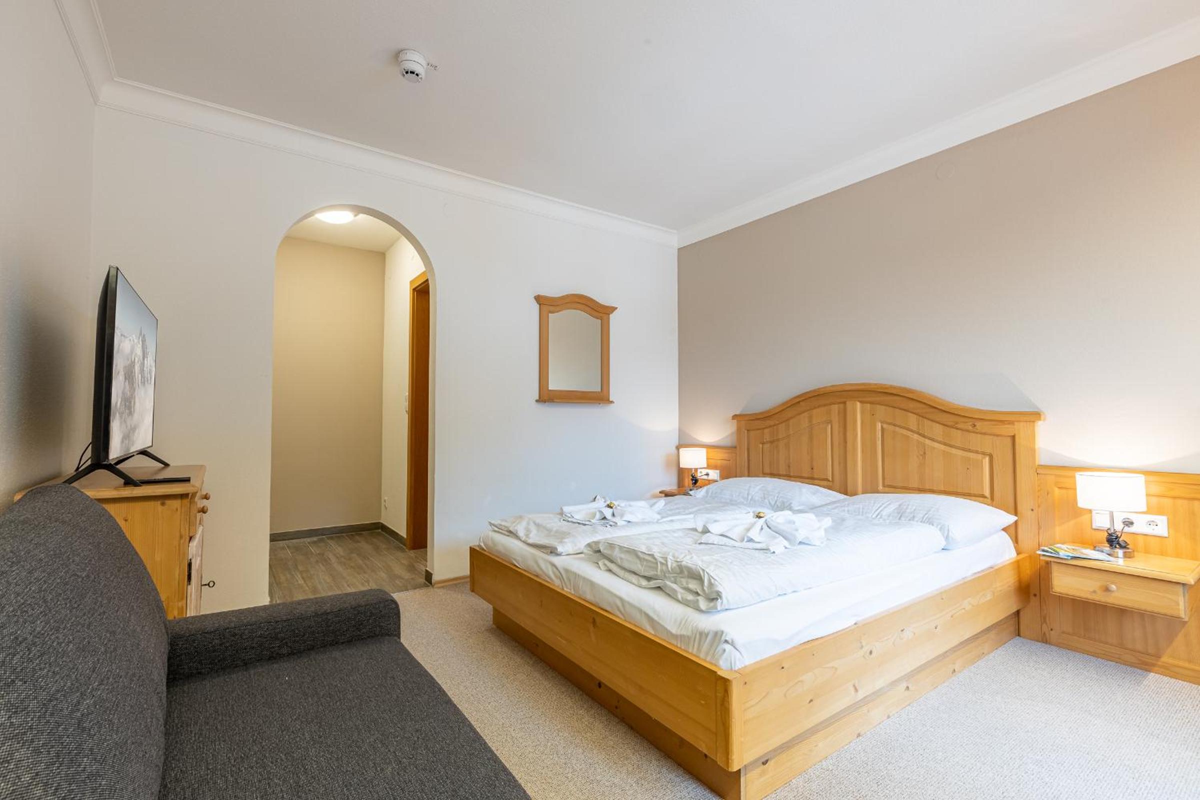 Two-Bedroom Apartment with Terrace and Balcony photo 3