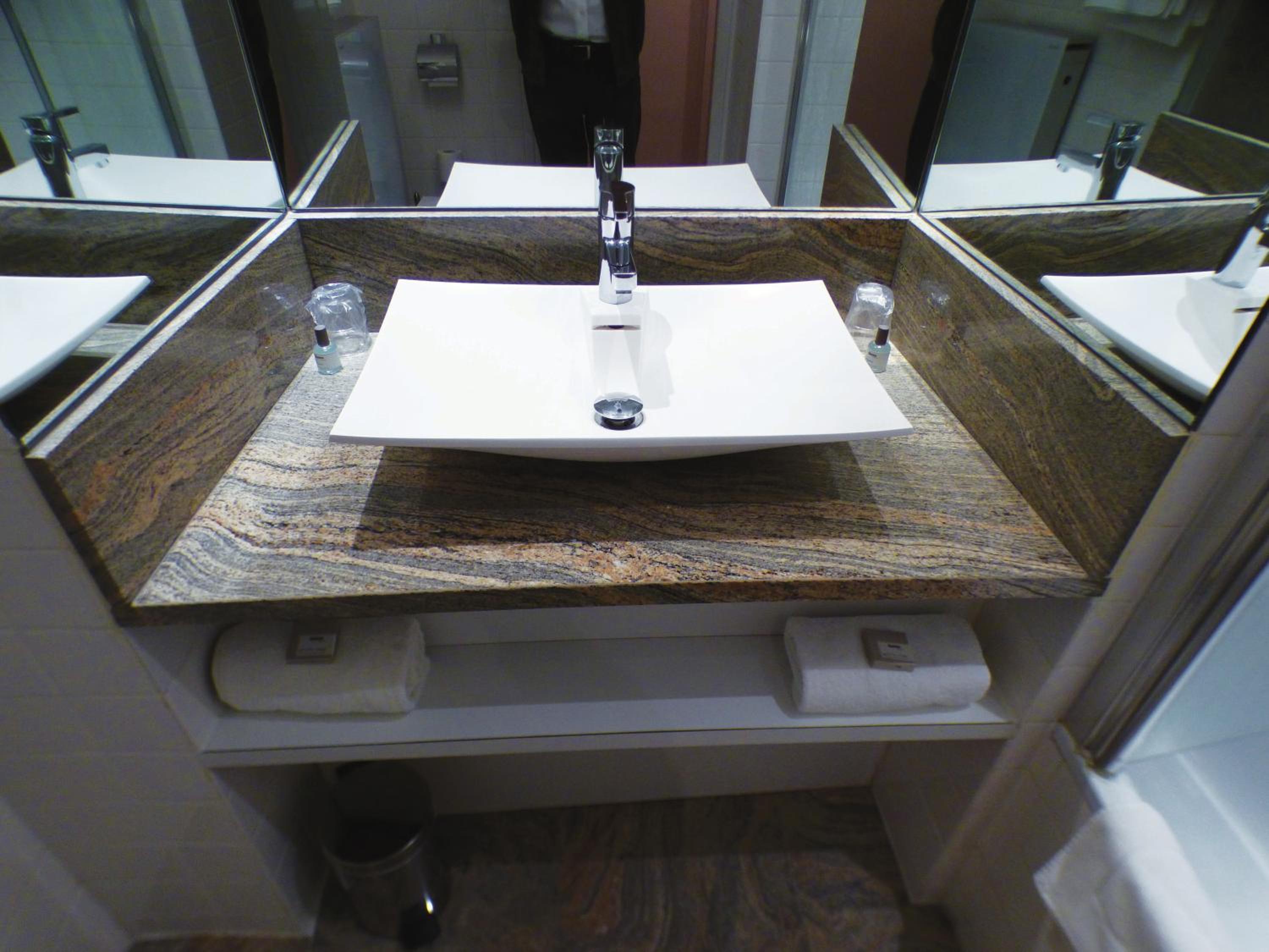 Executive Double Room - Photo 9