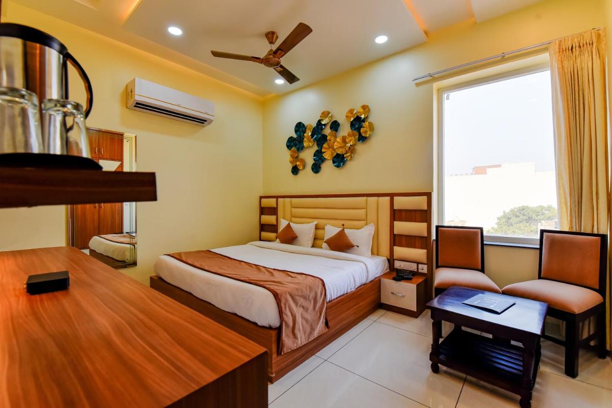 Deluxe Room - Photo 10